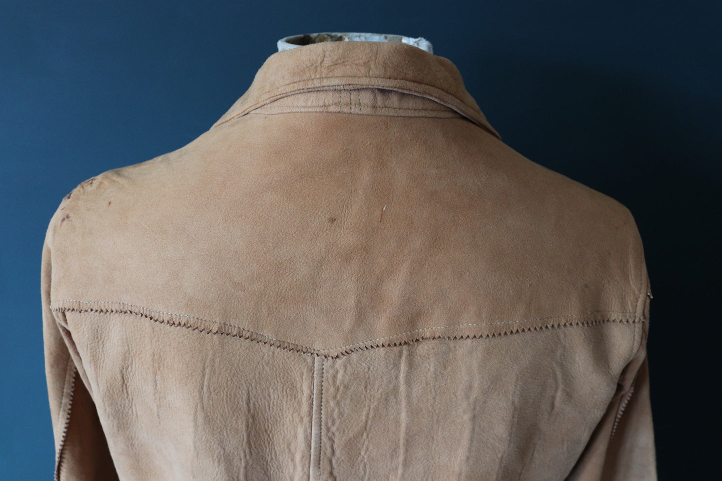 Vintage 1950s 60s buckskin suede shirt - Western cowboy - 42” chest - Sport Togs Rodeo