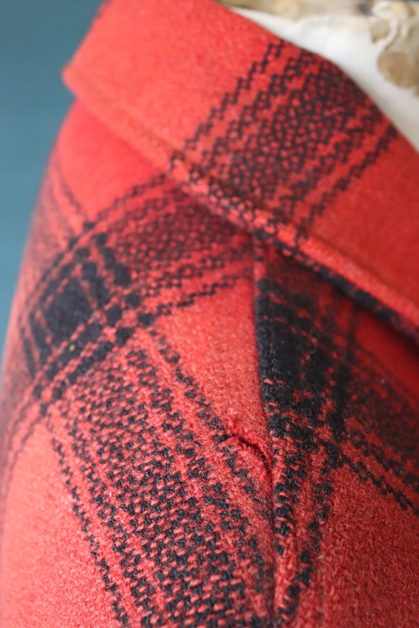 Vintage 1960s 60s red black buffalo plaid checked wool jacket mackinaw hunting workwear work chore 50” chest faded