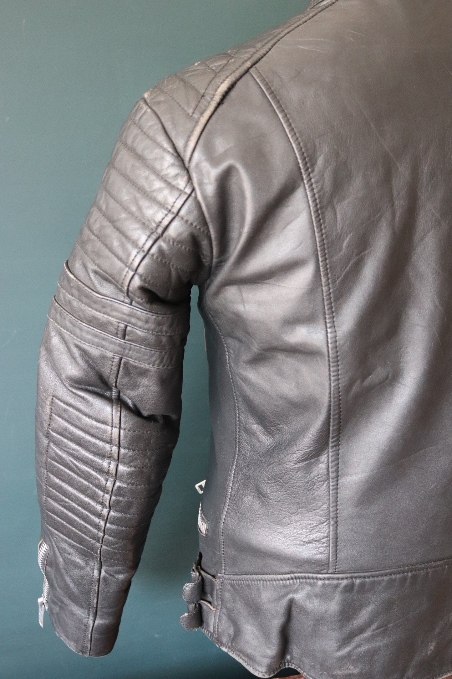 Vintage 1980s black leather jacket cafe racer 38” chest motorcycle biker Strokes