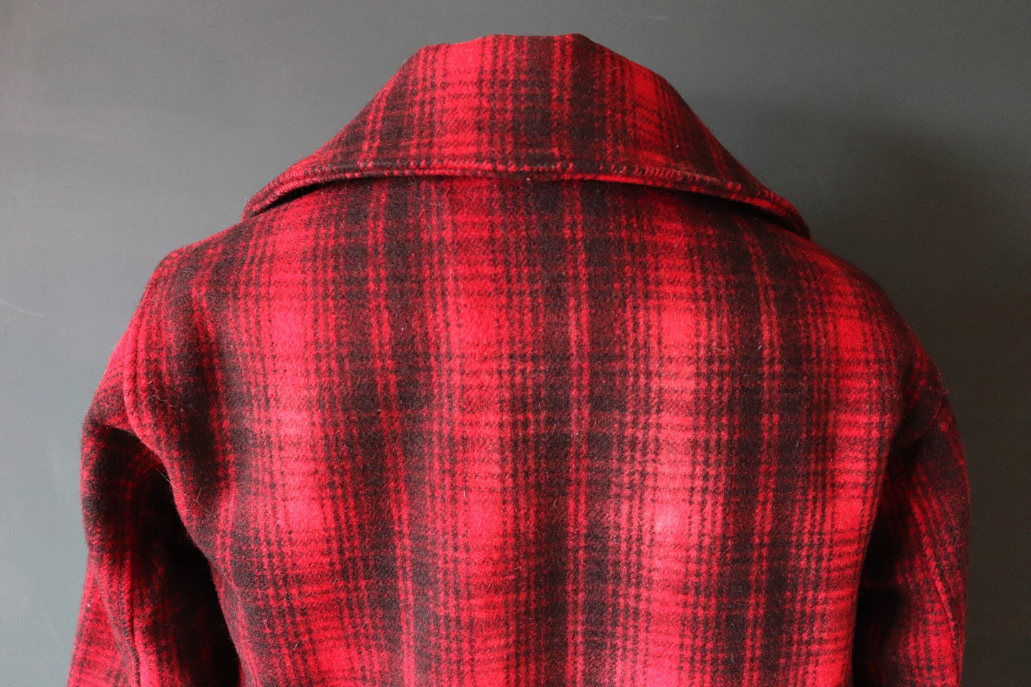 Vintage 1960s 60s red plaid Woolrich buffalo plaid wool hunting mackinaw jacket 46” chest workwear work chore checked logger