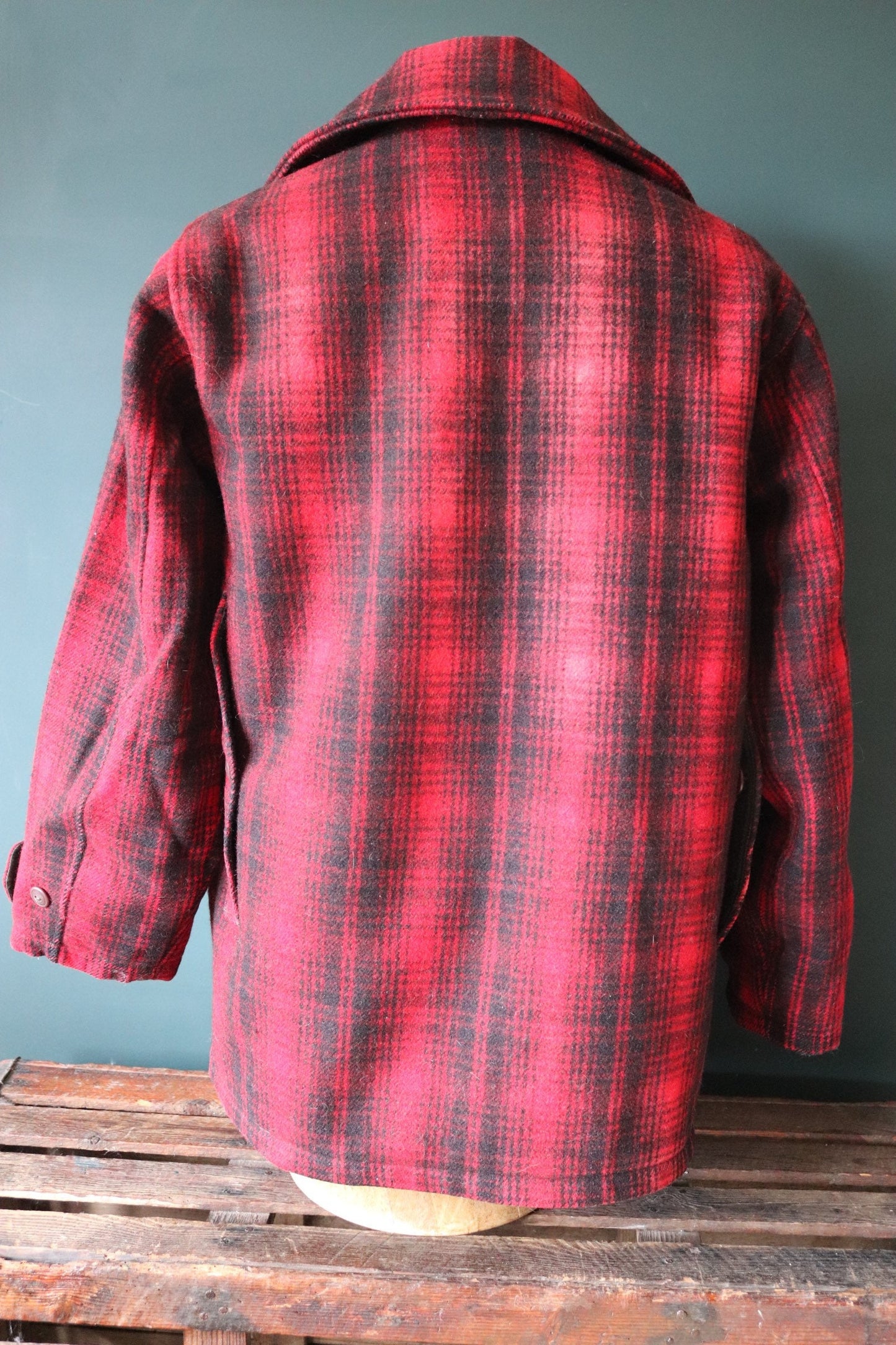 Vintage 1960s 60s red plaid Woolrich buffalo plaid wool hunting mackinaw jacket 46” chest workwear work chore checked logger