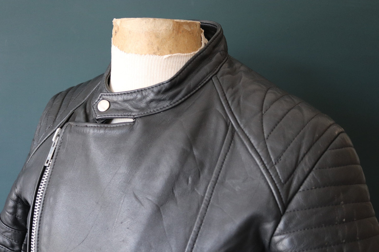 Vintage 1980s black leather jacket cafe racer 38” chest motorcycle biker Strokes