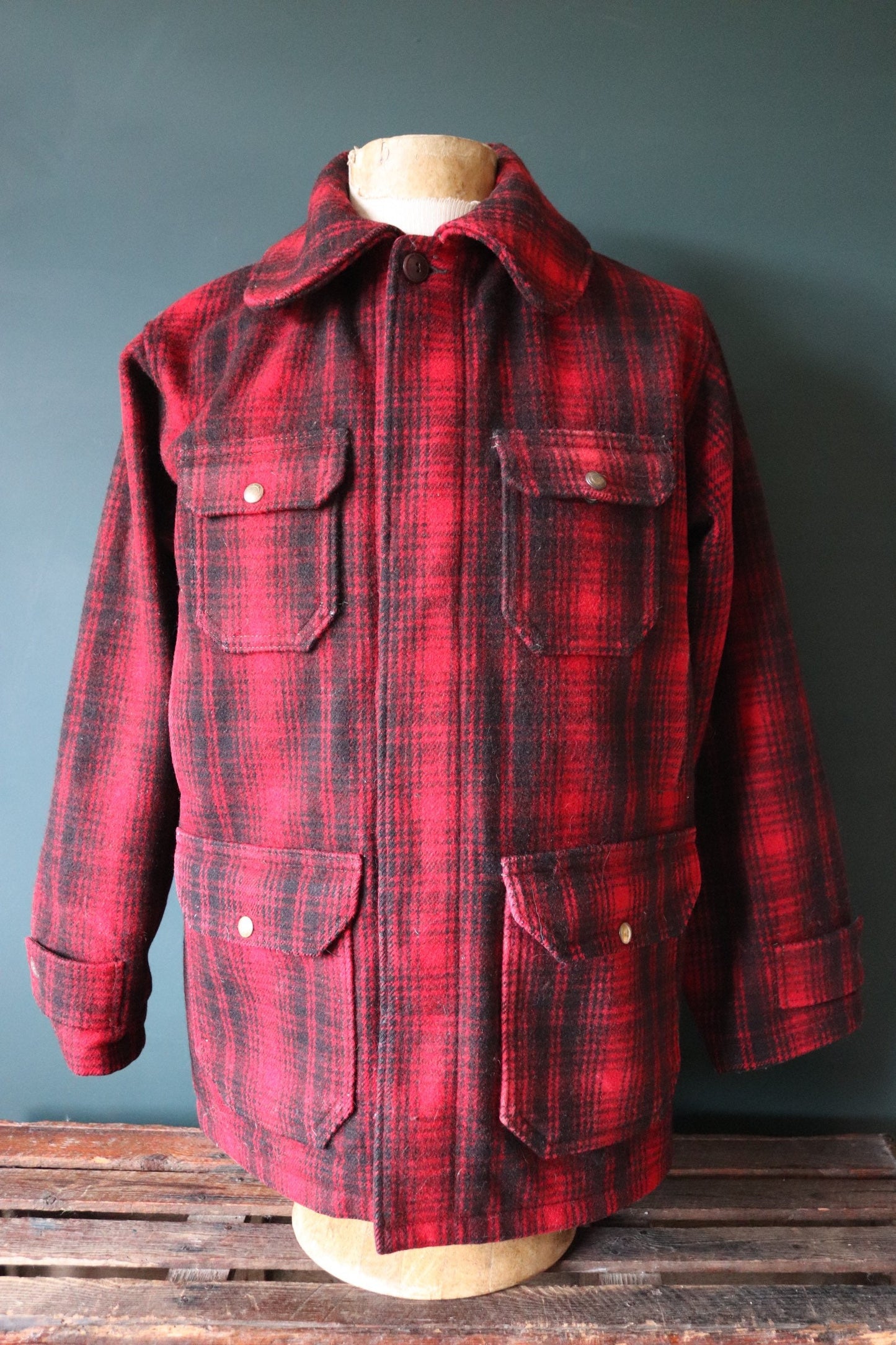Vintage 1960s 60s red plaid Woolrich buffalo plaid wool hunting mackinaw jacket 46” chest workwear work chore checked logger