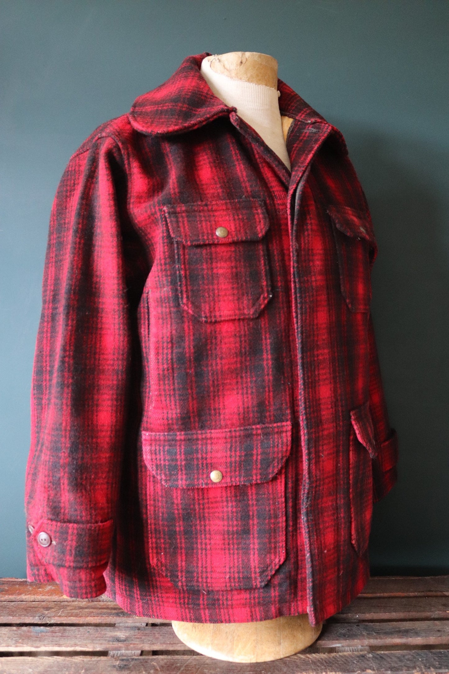 Vintage 1960s 60s red plaid Woolrich buffalo plaid wool hunting mackinaw jacket 46” chest workwear work chore checked logger