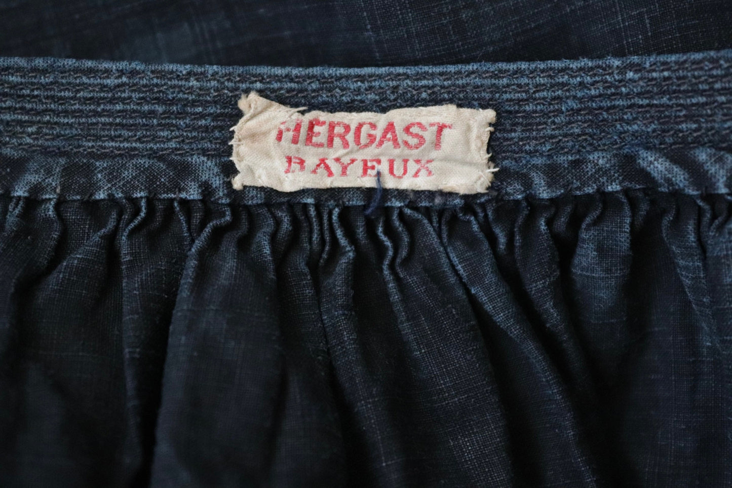 Antique French workwear smock vintage 1800s 1900s indigo blue cotton biaude shirt work chore shepherd darned repaired pleated 67” chest