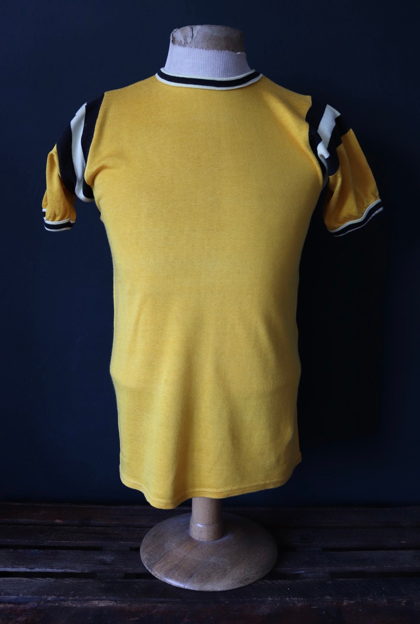 Vintage 1960s 60s 1970s 70s Empire American yellow 60/40 rayon cotton durene t shirt sports sportswear ringer 36” chest baseball Union Made