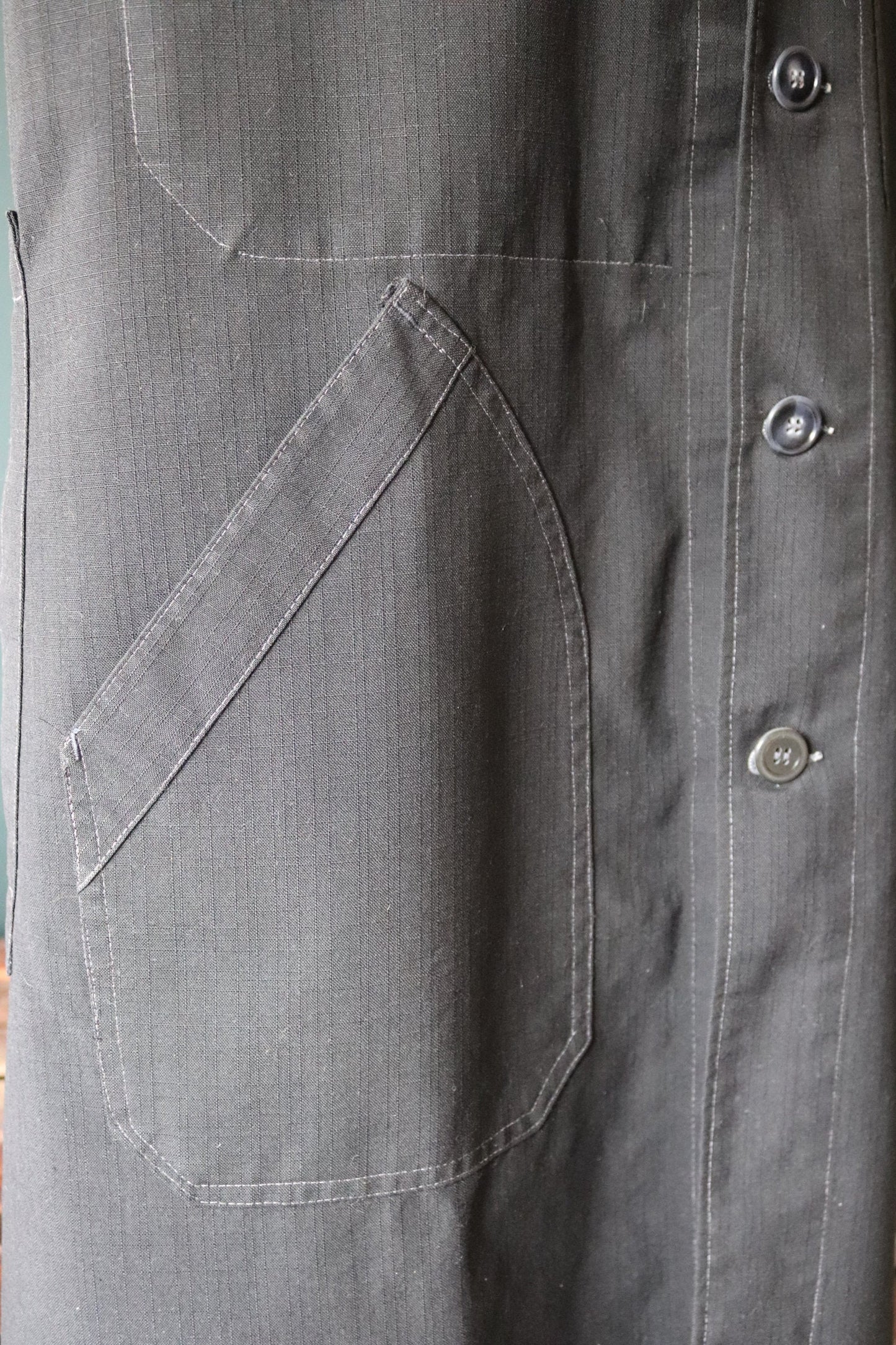 Vintage French workwear jacket - 1950s 60s black chore coat - maquignon - Vetra duster - 46” chest
