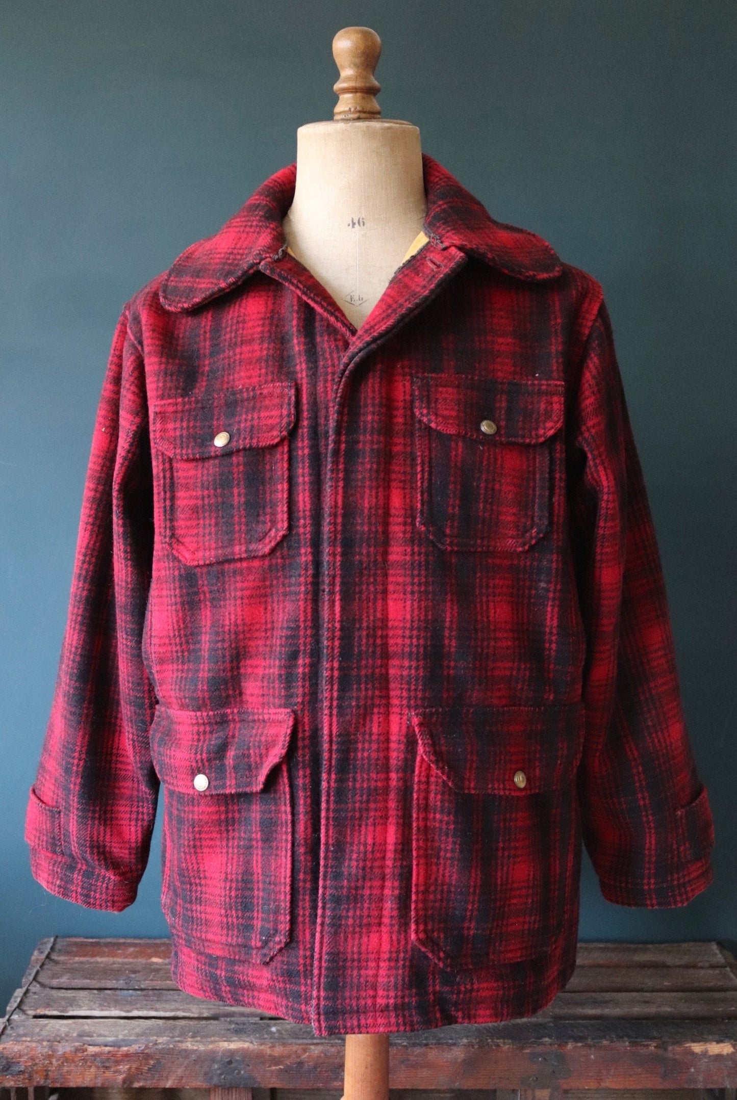 Vintage 1970s 70s red plaid Woolrich buffalo plaid wool hunting mackinaw jacket 46” chest workwear work chore checked logger