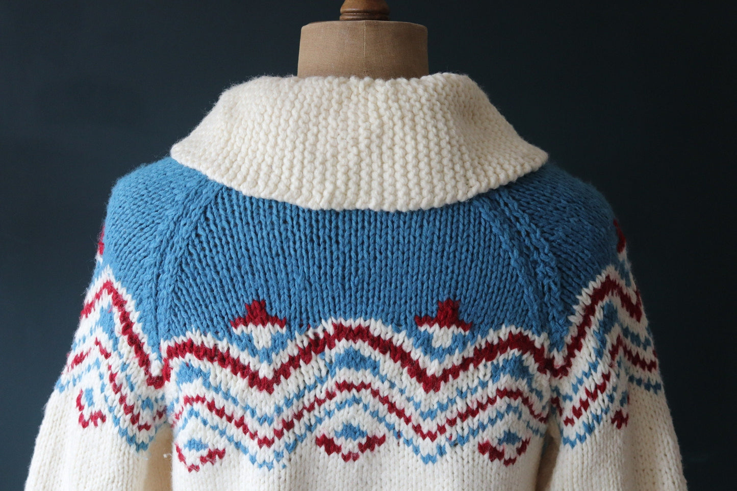 Vintage 1970s 70s hand knitted cream acrylic cowichan sweater cardigan jumper novelty hand made knit wave pattern shawl collar 41” chest
