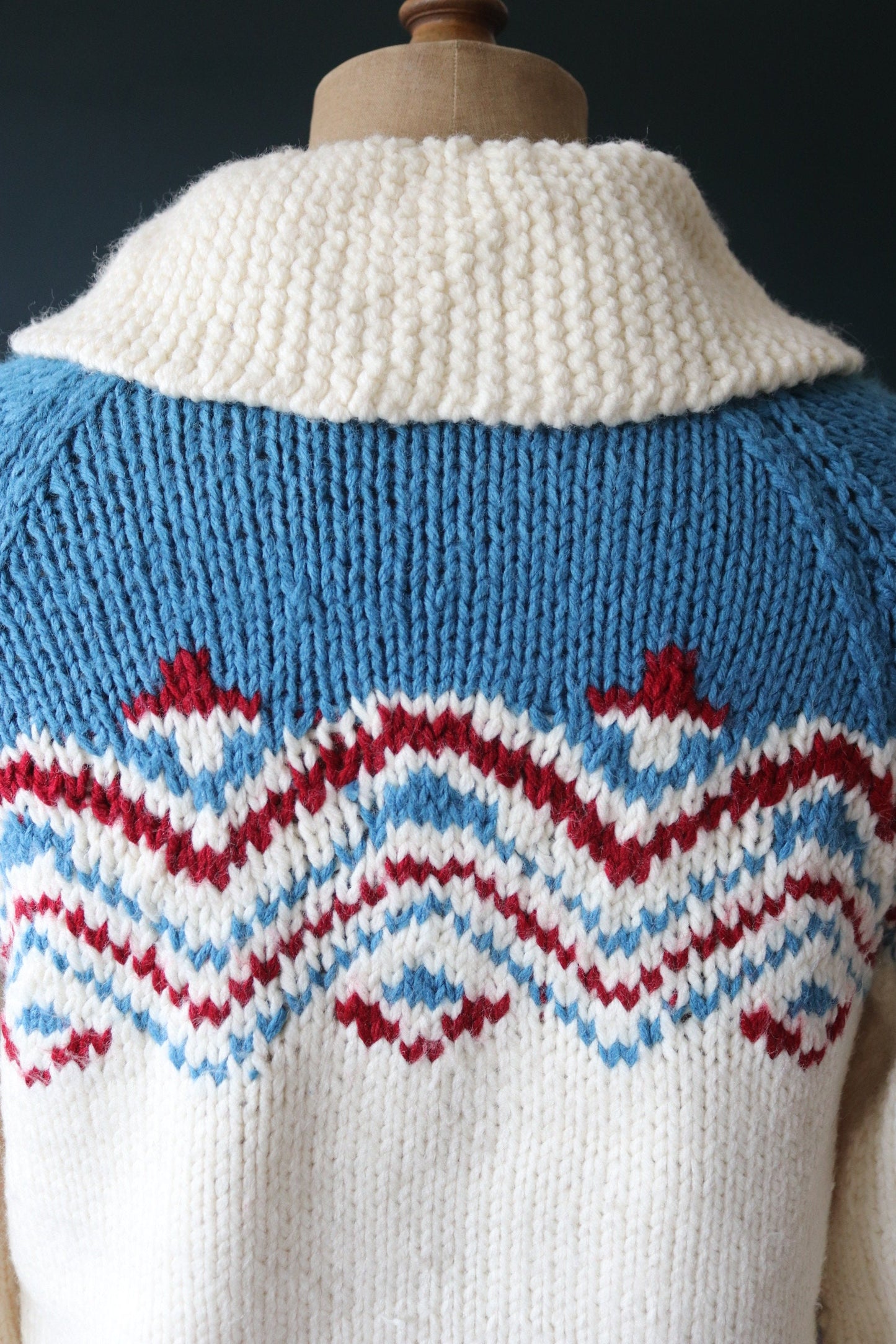 Vintage 1970s 70s hand knitted cream acrylic cowichan sweater cardigan jumper novelty hand made knit wave pattern shawl collar 41” chest