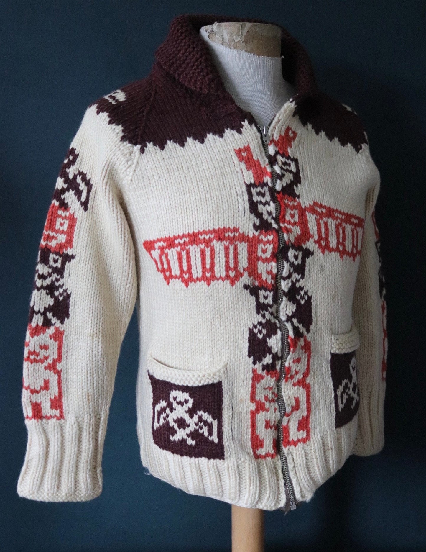 Vintage 1960s 60s hand knitted novelty Totem thick wool cowichan sweater cardigan jumper knit Lightning zipper shawl collar 36” chest