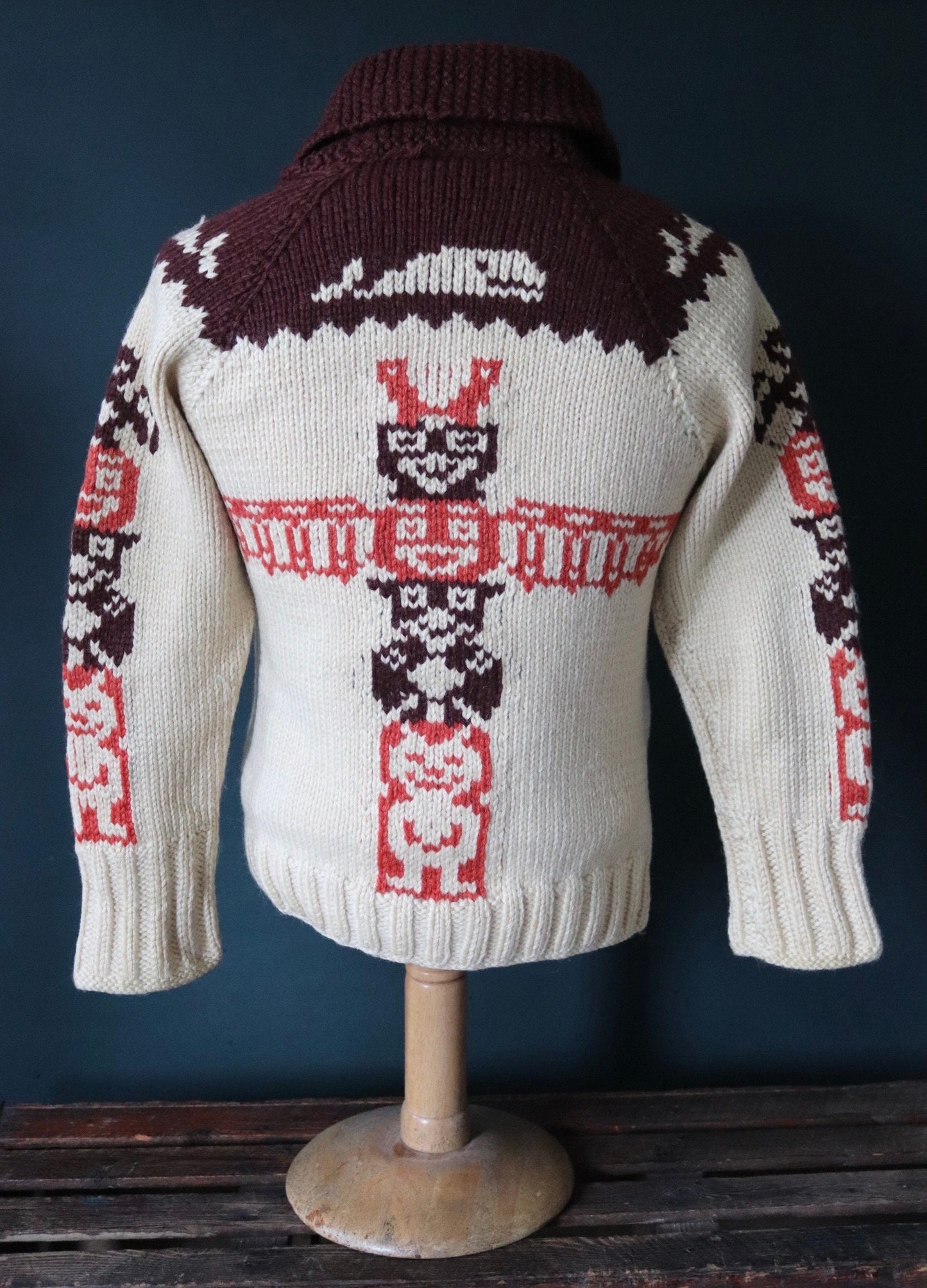 Vintage 1960s 60s hand knitted novelty Totem thick wool cowichan sweater cardigan jumper knit Lightning zipper shawl collar 36” chest