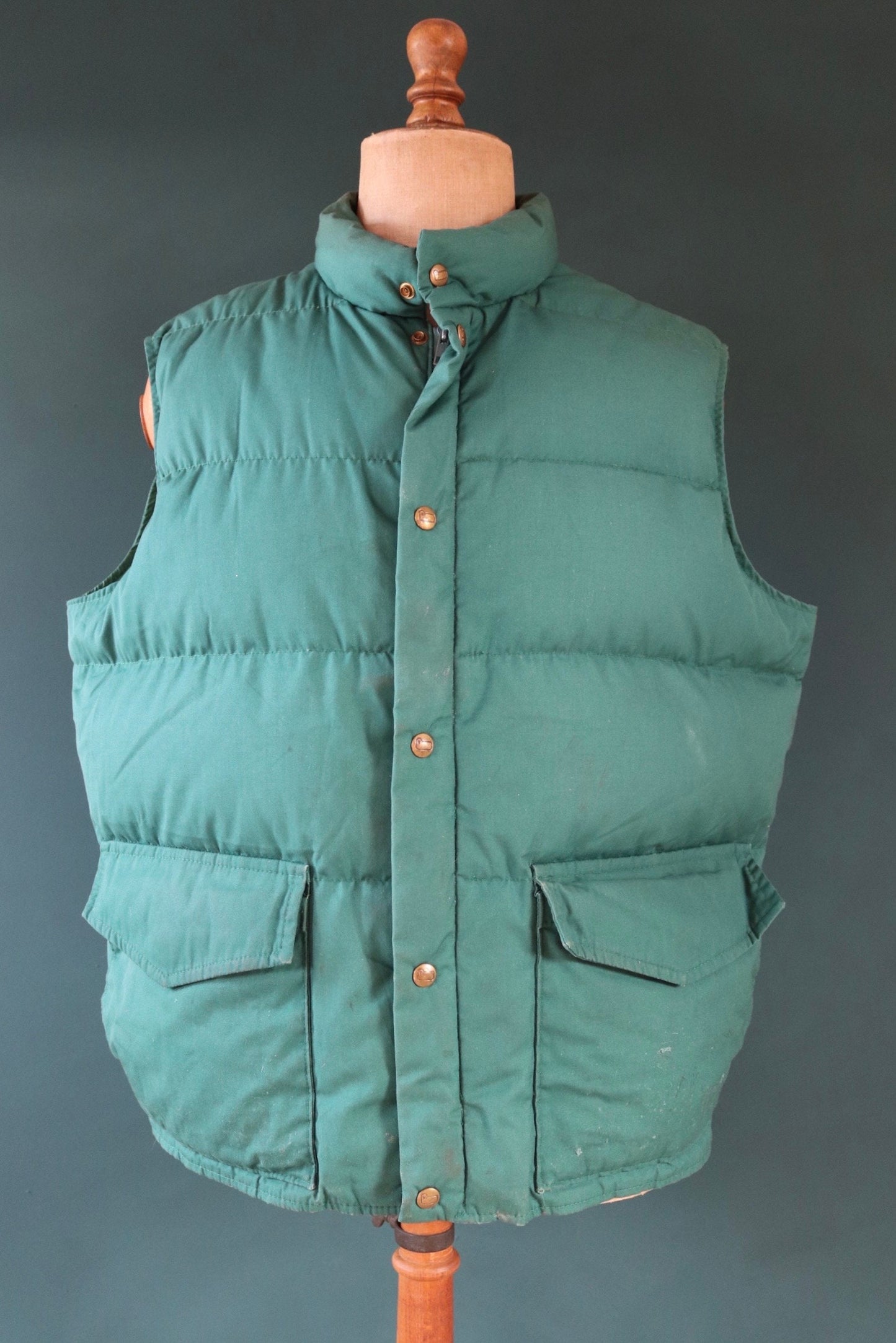 Vintage 1980s 80s green Woolrich padded puffer gilet down feather vest waistcoat trucker windbreaker winter insulated 52" chest