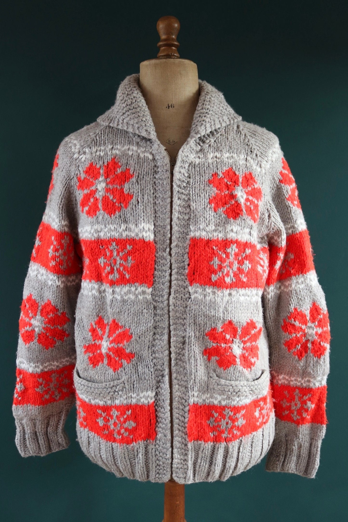 Vintage 1970s 70s hand knitted novelty snowflake thick acrylic cowichan sweater cardigan jumper knit Talon zipper shawl collar 46” chest