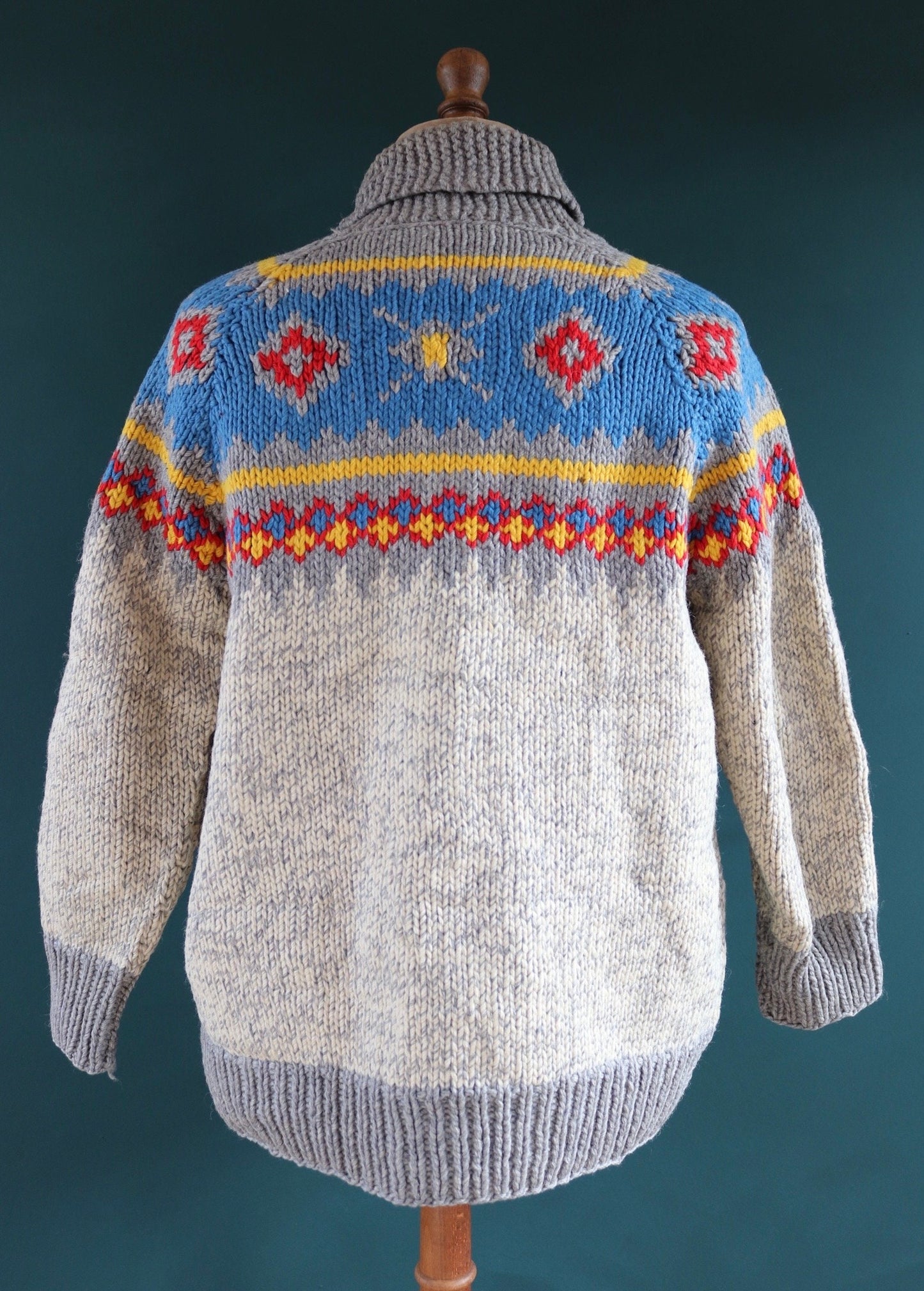 Vintage 1960s 60s hand knitted grey blue red marl thick wool cowichan sweater cardigan jumper knit zipper shawl collar 45” chest