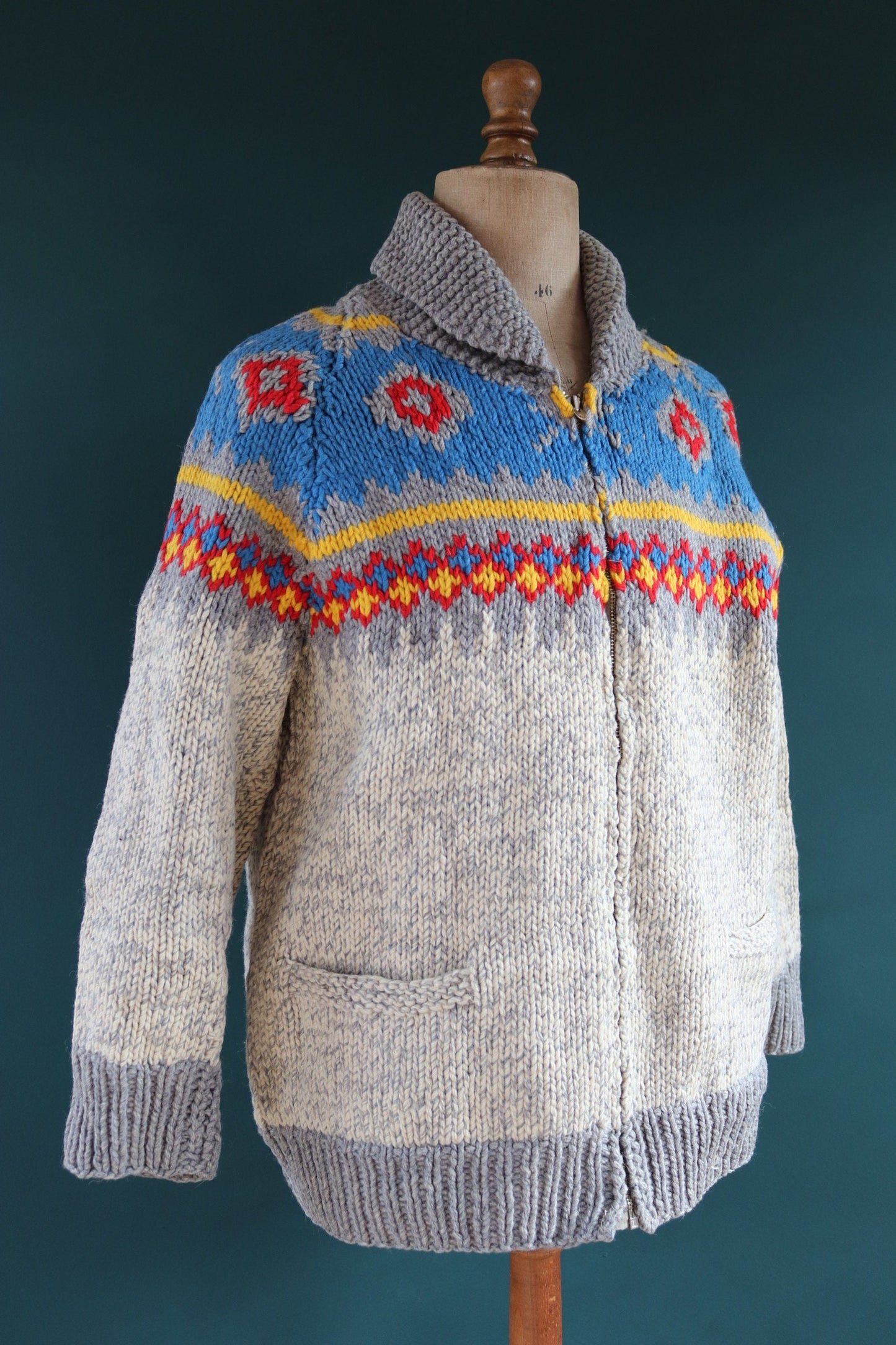 Vintage 1960s 60s hand knitted grey blue red marl thick wool cowichan sweater cardigan jumper knit zipper shawl collar 45” chest