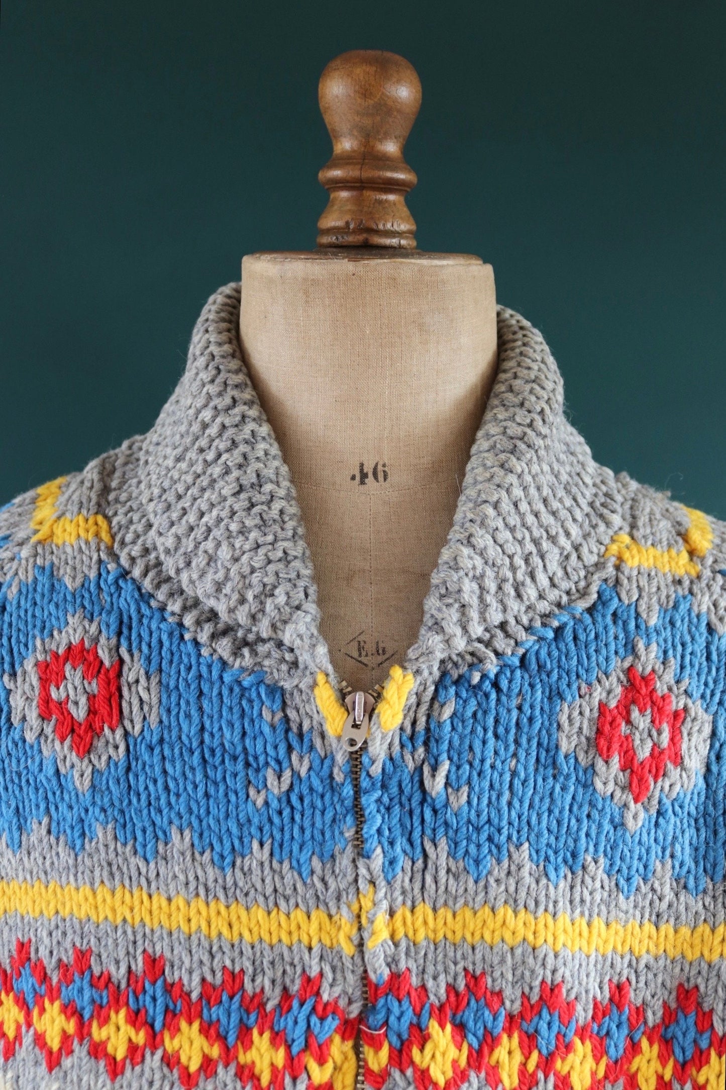 Vintage 1960s 60s hand knitted grey blue red marl thick wool cowichan sweater cardigan jumper knit zipper shawl collar 45” chest
