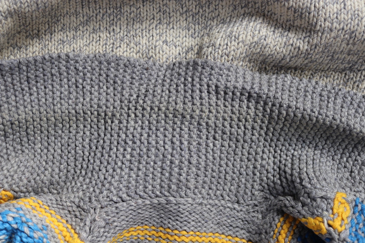 Vintage 1960s 60s hand knitted grey blue red marl thick wool cowichan sweater cardigan jumper knit zipper shawl collar 45” chest