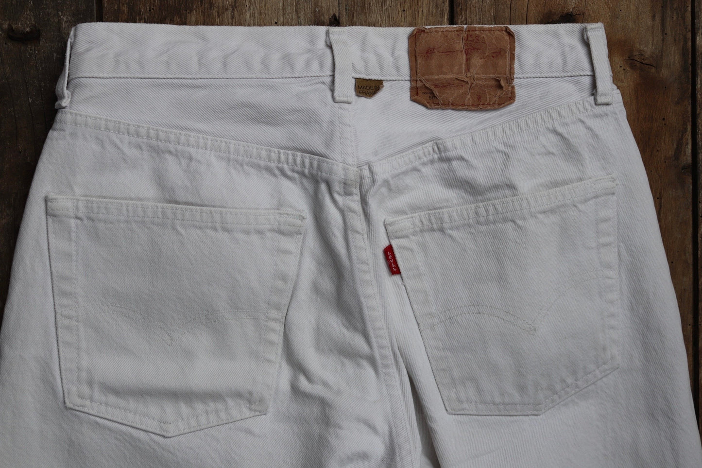 Vintage 1990s 90s Levis 501 Levi Strauss white red tab small e denim jeans button fly 29” x 28” made in France mod