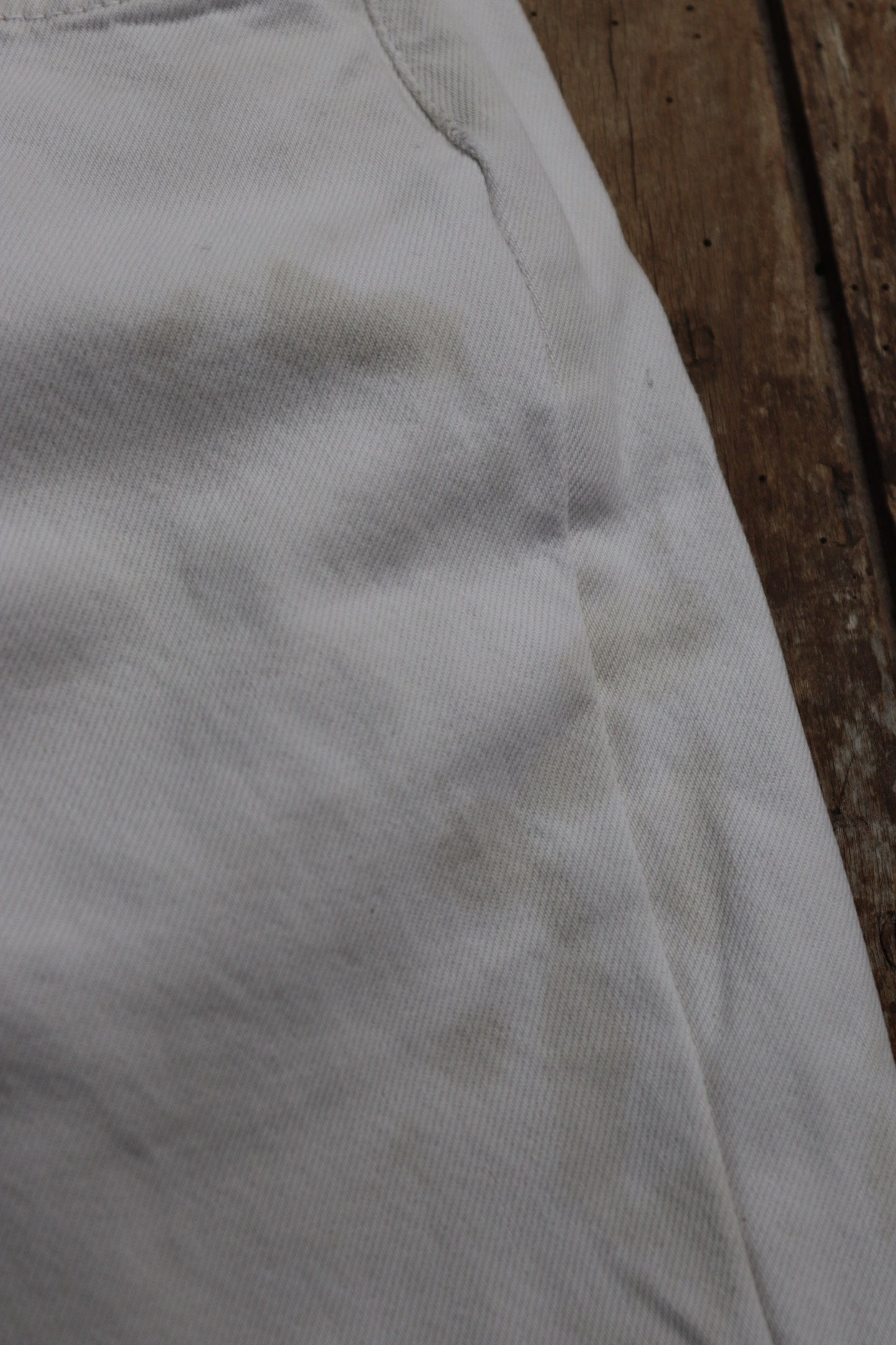 Vintage 1990s 90s Levis 501 Levi Strauss white red tab small e denim jeans button fly 30” x 27” made in France mod