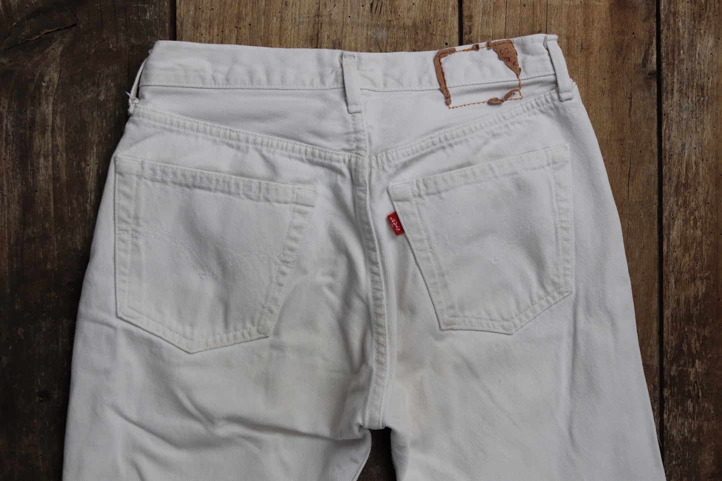 Vintage 1990s 90s Levis 501 Levi Strauss white red tab small e denim jeans button fly 30” x 27” made in France mod