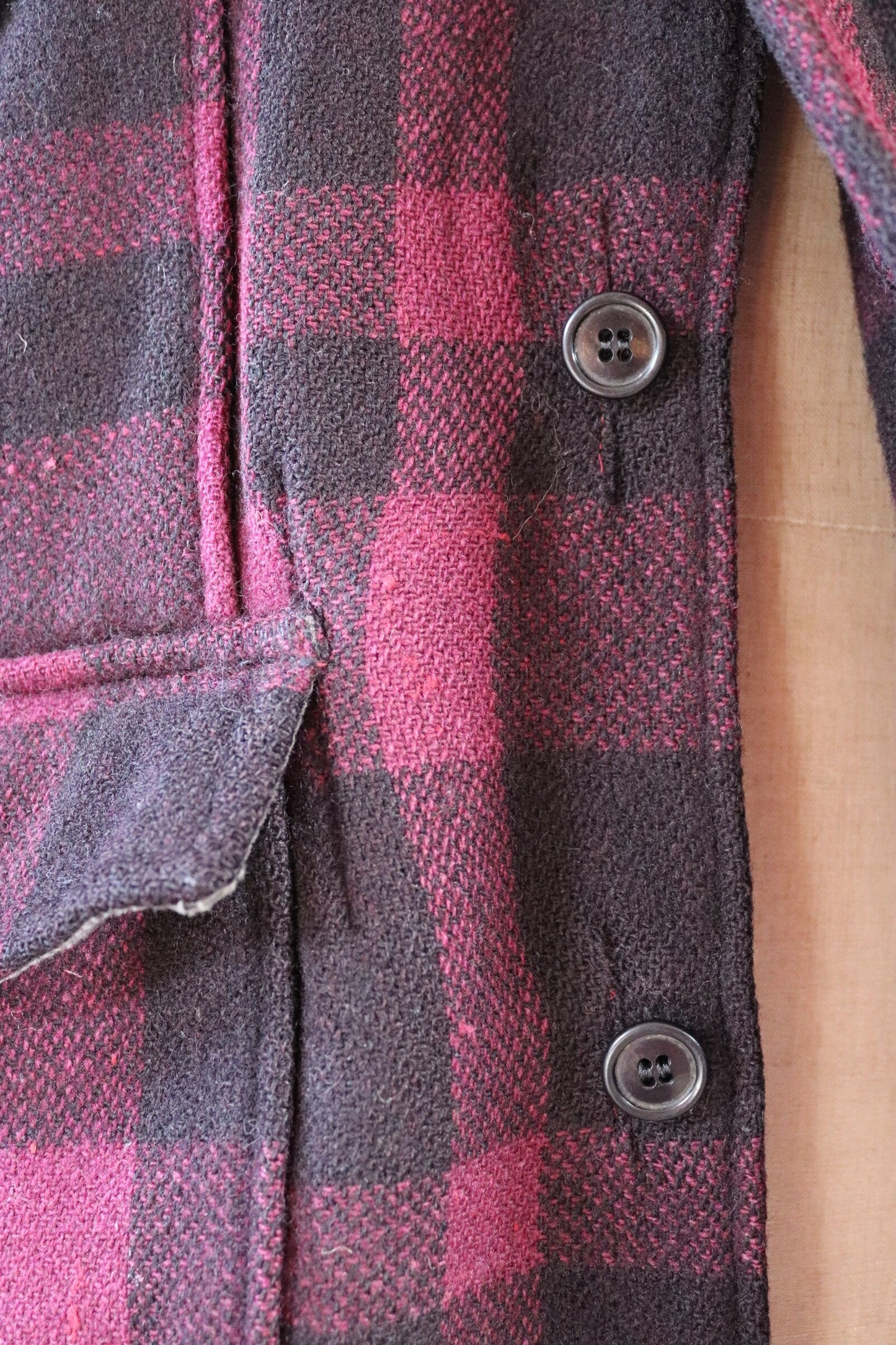Vintage 1950s 50s Black Bear burgundy red black wool buffalo plaid checked mackinaw cruiser shirt jacket 47” chest Union Made CPO Filson