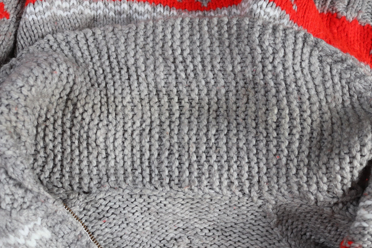 Vintage 1970s 70s hand knitted novelty snowflake thick acrylic cowichan sweater cardigan jumper knit Talon zipper shawl collar 46” chest