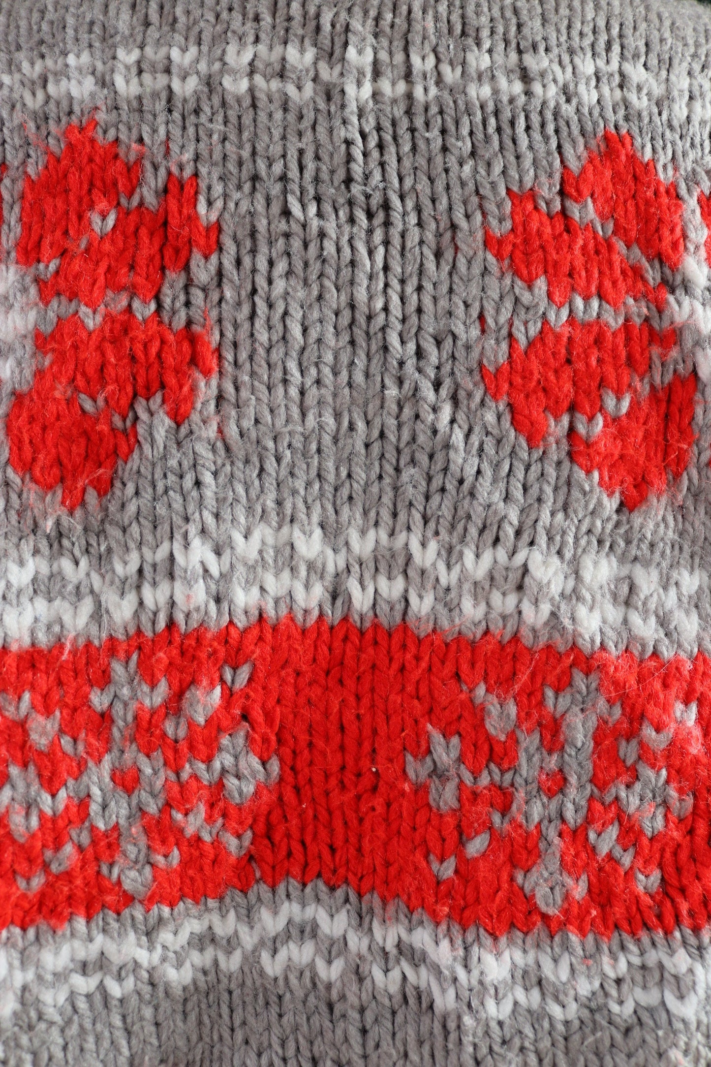Vintage 1970s 70s hand knitted novelty snowflake thick acrylic cowichan sweater cardigan jumper knit Talon zipper shawl collar 46” chest