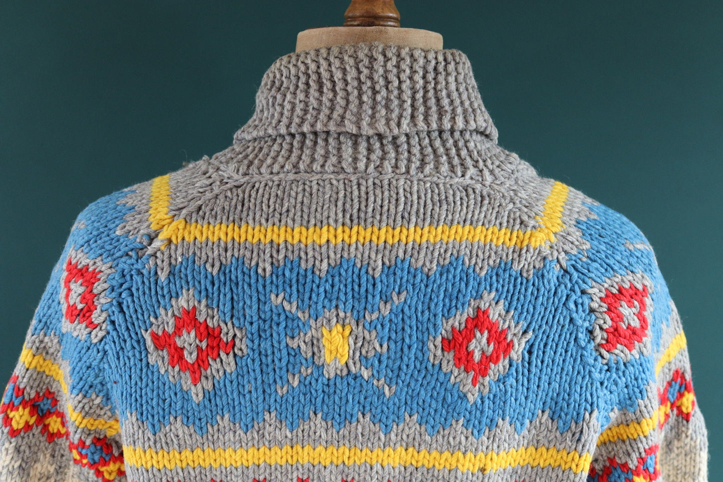 Vintage 1960s 60s hand knitted grey blue red marl thick wool cowichan sweater cardigan jumper knit zipper shawl collar 45” chest