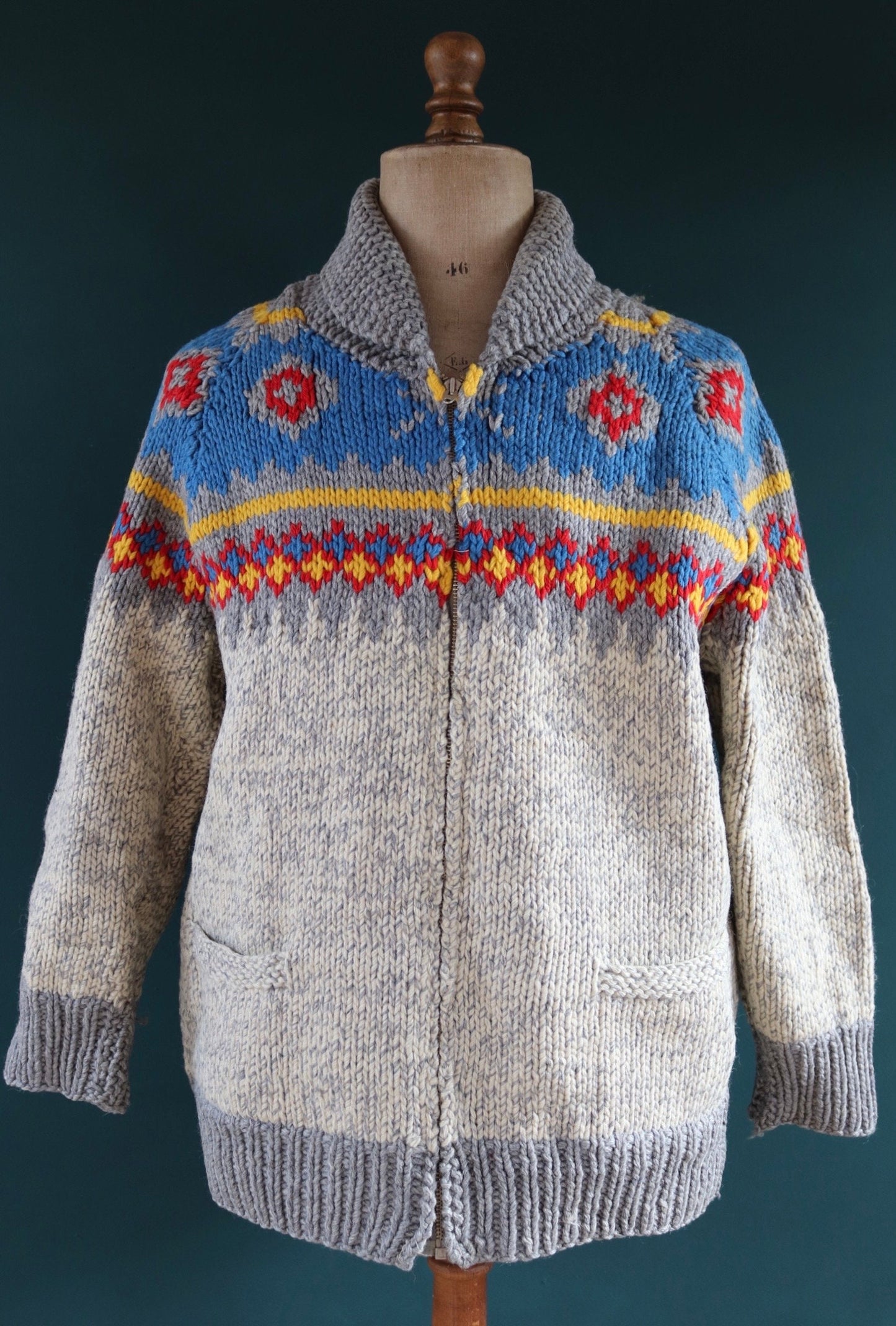 Vintage 1960s 60s hand knitted grey blue red marl thick wool cowichan sweater cardigan jumper knit zipper shawl collar 45” chest