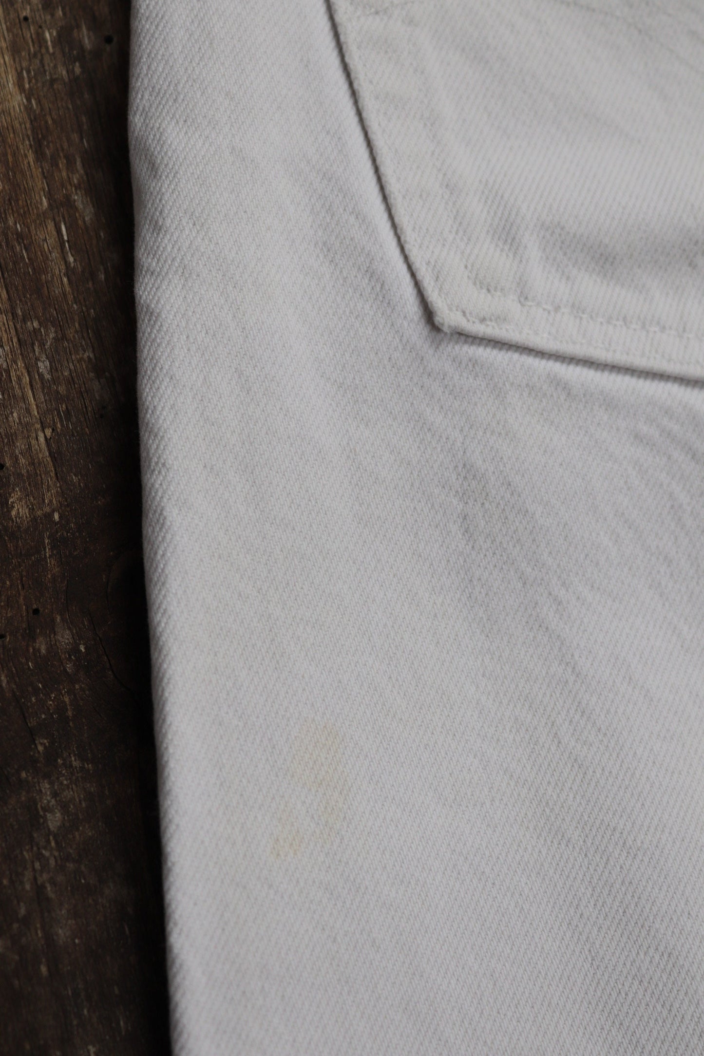 Vintage 1990s 90s Levis 501 Levi Strauss white red tab small e denim jeans button fly 29” x 28” made in France mod
