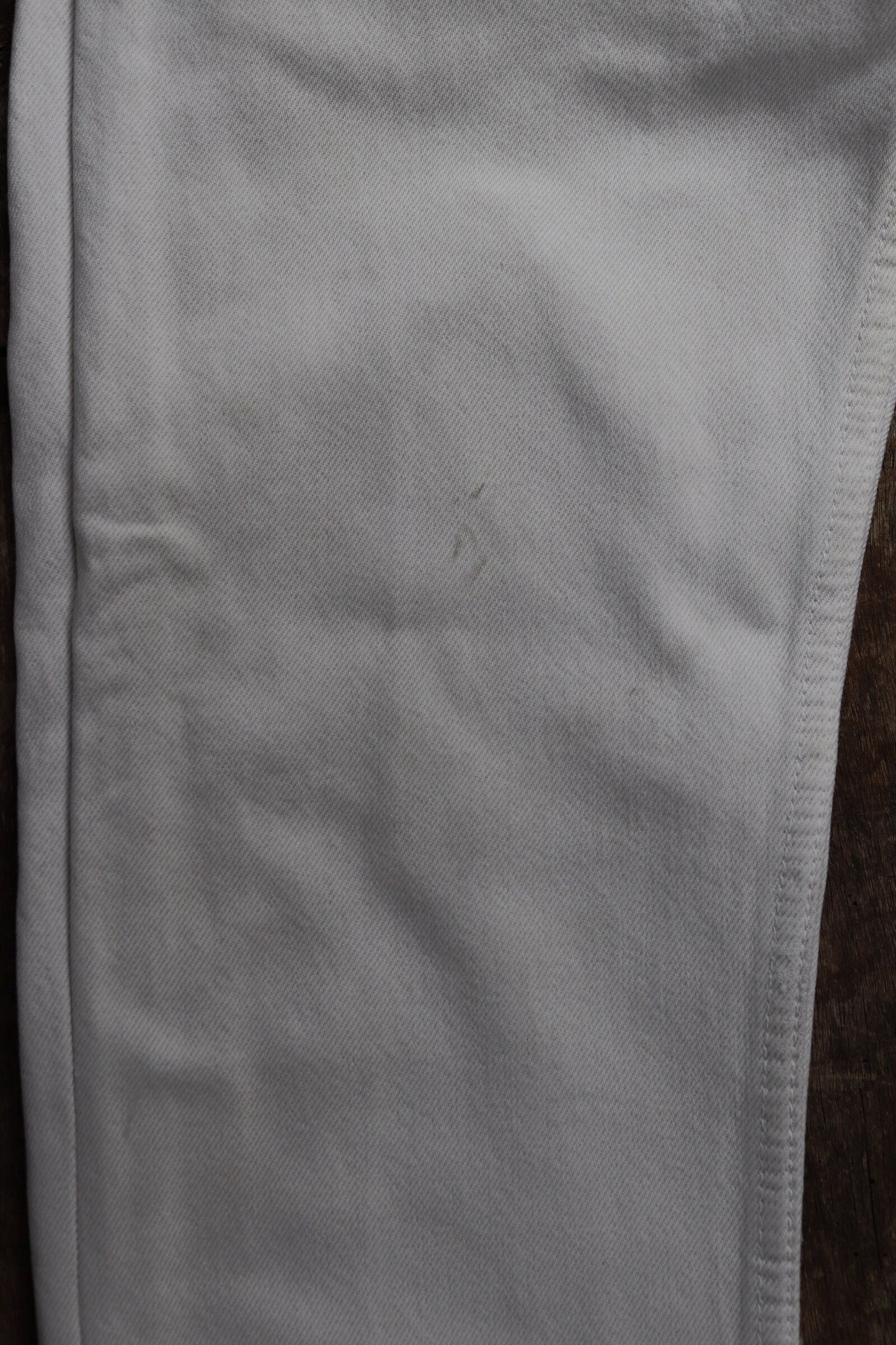 Vintage 1990s 90s Levis 501 Levi Strauss white red tab small e denim jeans button fly 30” x 27” made in France mod