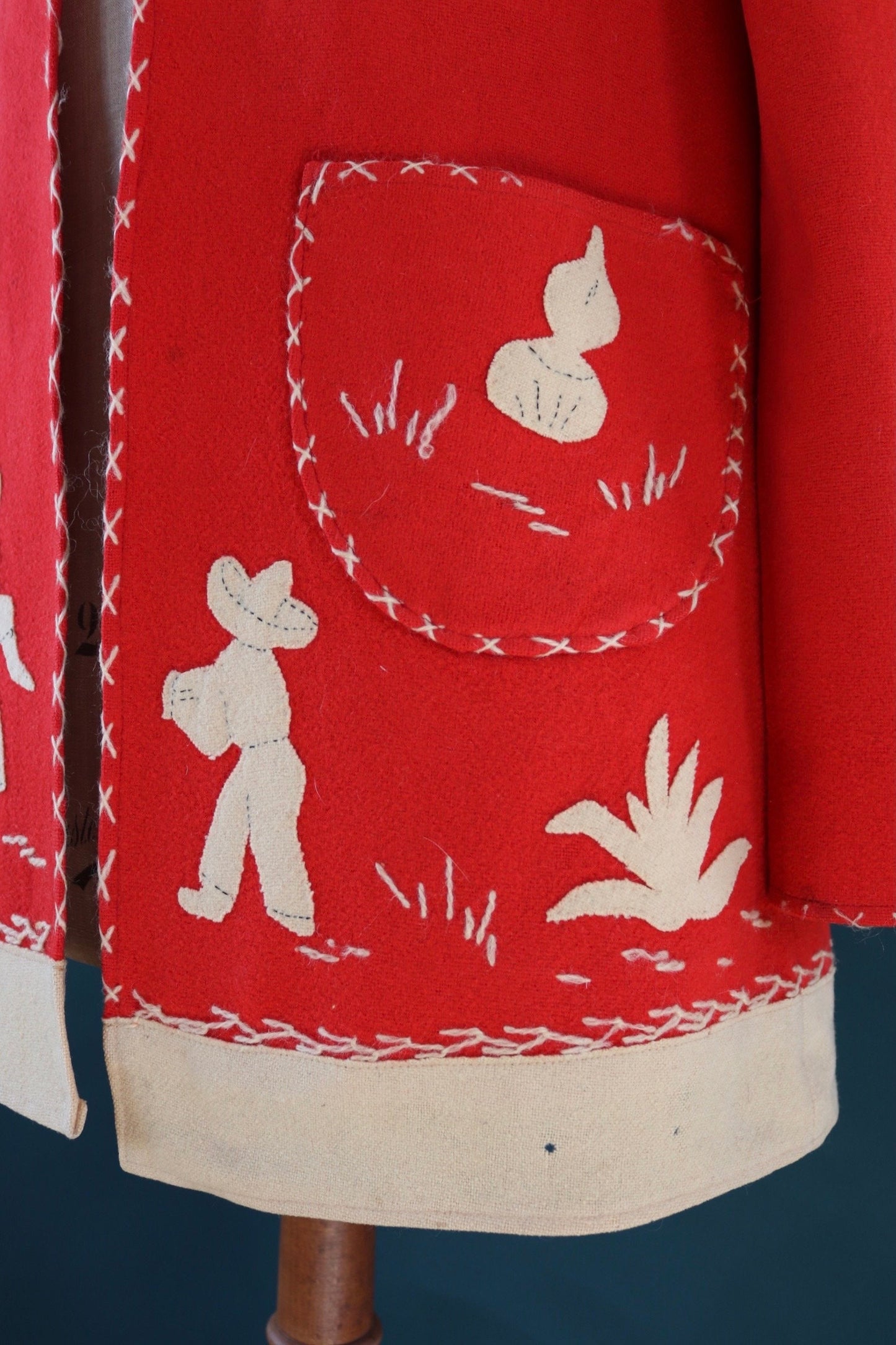 Vintage 1940s 40s red white wool felt La Mexicana Mexican souvenir tourist jacket novelty hand embroidered 40” chest