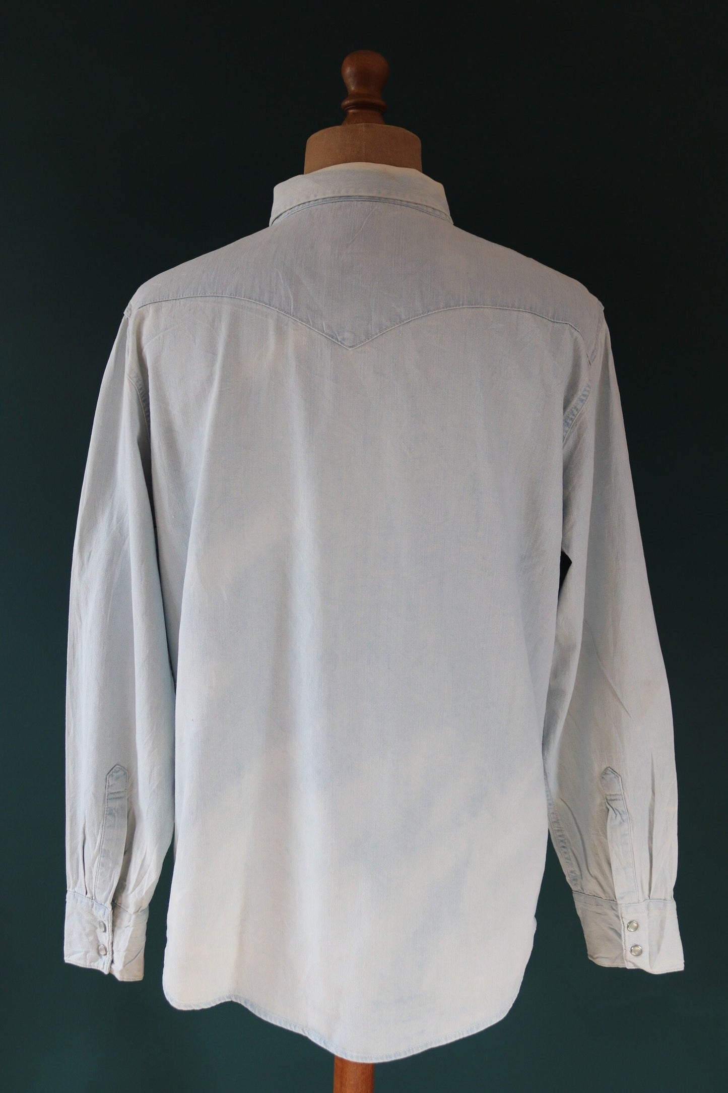 Vintage Levis denim cowboy shirt - pale blue - pearl snap - Western style - 47" chest