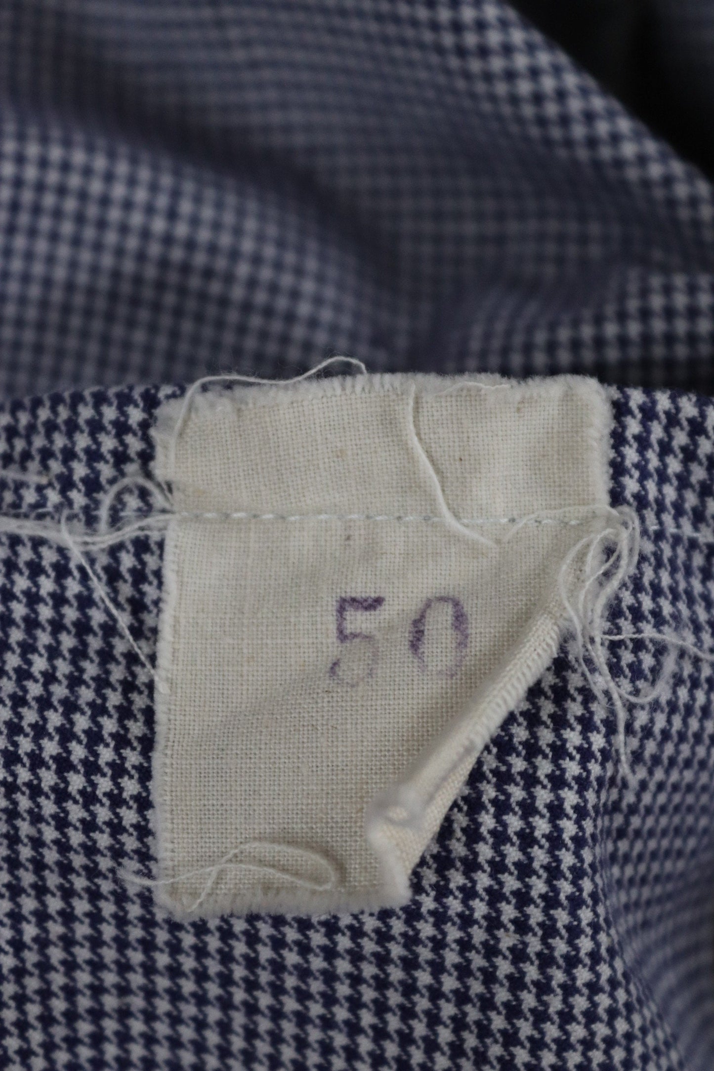 Vintage French work jacket 1960s 1970s puppytooth dogtooth blue white check butchers double breasted workwear chore 44" chest