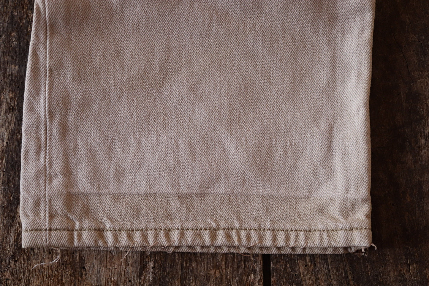 Vintage 2000s 00s Levis 501 Levi Strauss cream pale brown red tab small e denim jeans button fly 35” x 31” mod
