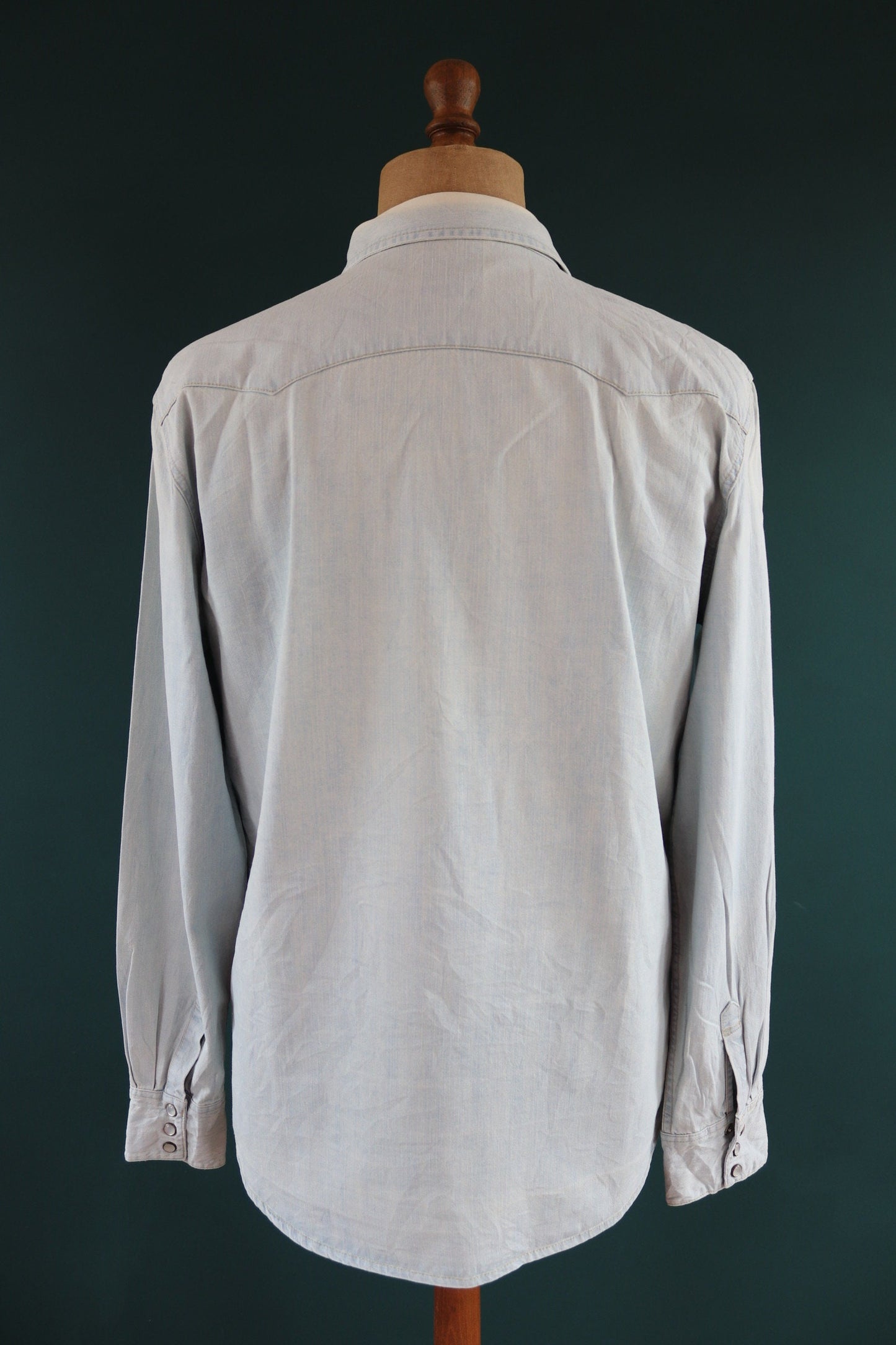 Vintage Levis Levi Strauss pale blue chambray denim shirt cowboy western 44" chest red tab pearl snap saw tooth