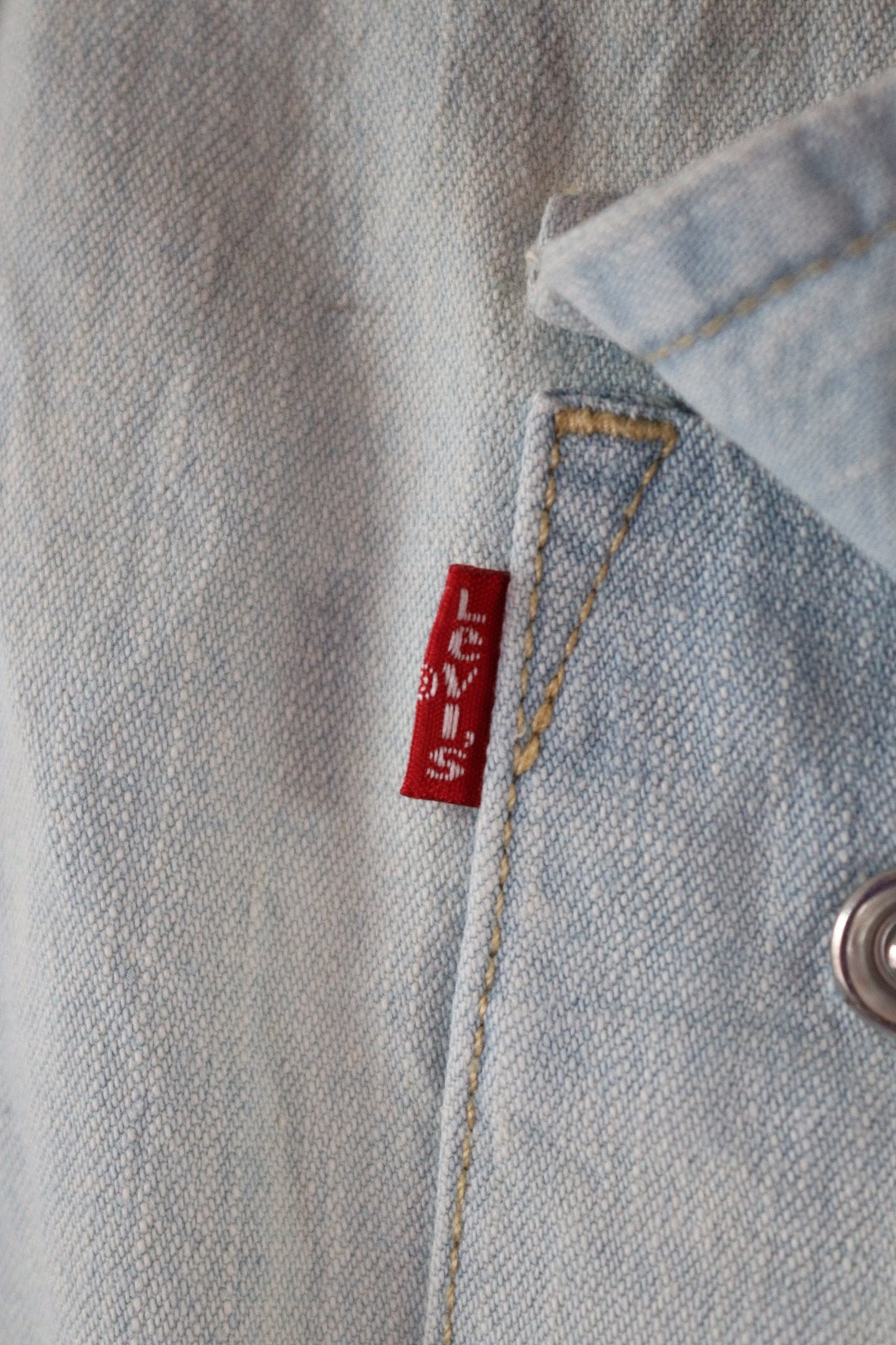 Vintage Levis Levi Strauss pale blue chambray denim shirt cowboy western 44" chest red tab pearl snap saw tooth