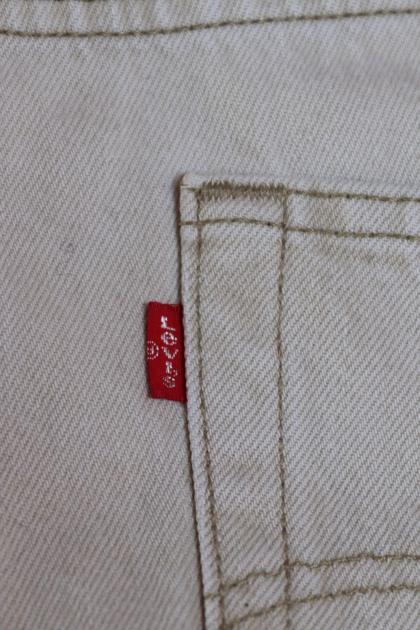 Vintage 2000s 00s Levis 501 Levi Strauss cream pale brown red tab small e denim jeans button fly 35” x 31” mod