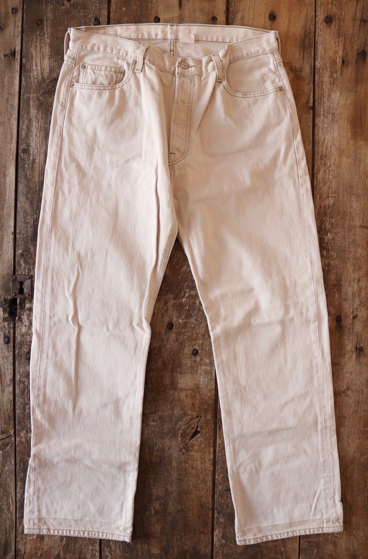 Vintage 2000s 00s Levis 501 Levi Strauss cream pale brown red tab small e denim jeans button fly 35” x 31” mod
