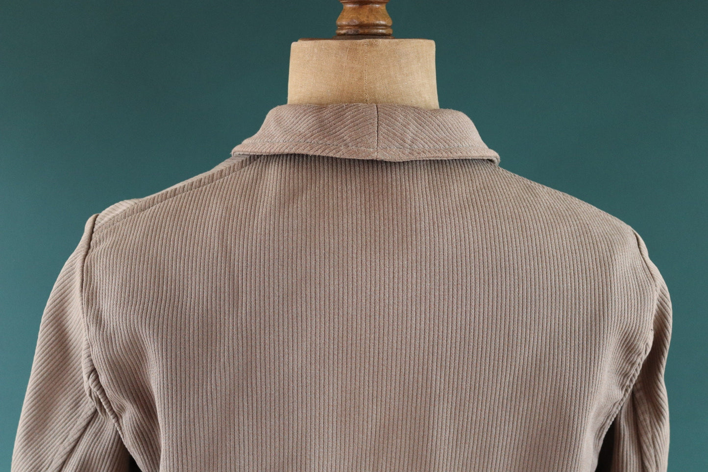 Vintage French workwear jacket 1960s 1970s grey taupe coutil pique corduroy hunting work 43” chest venery animal scene buttons