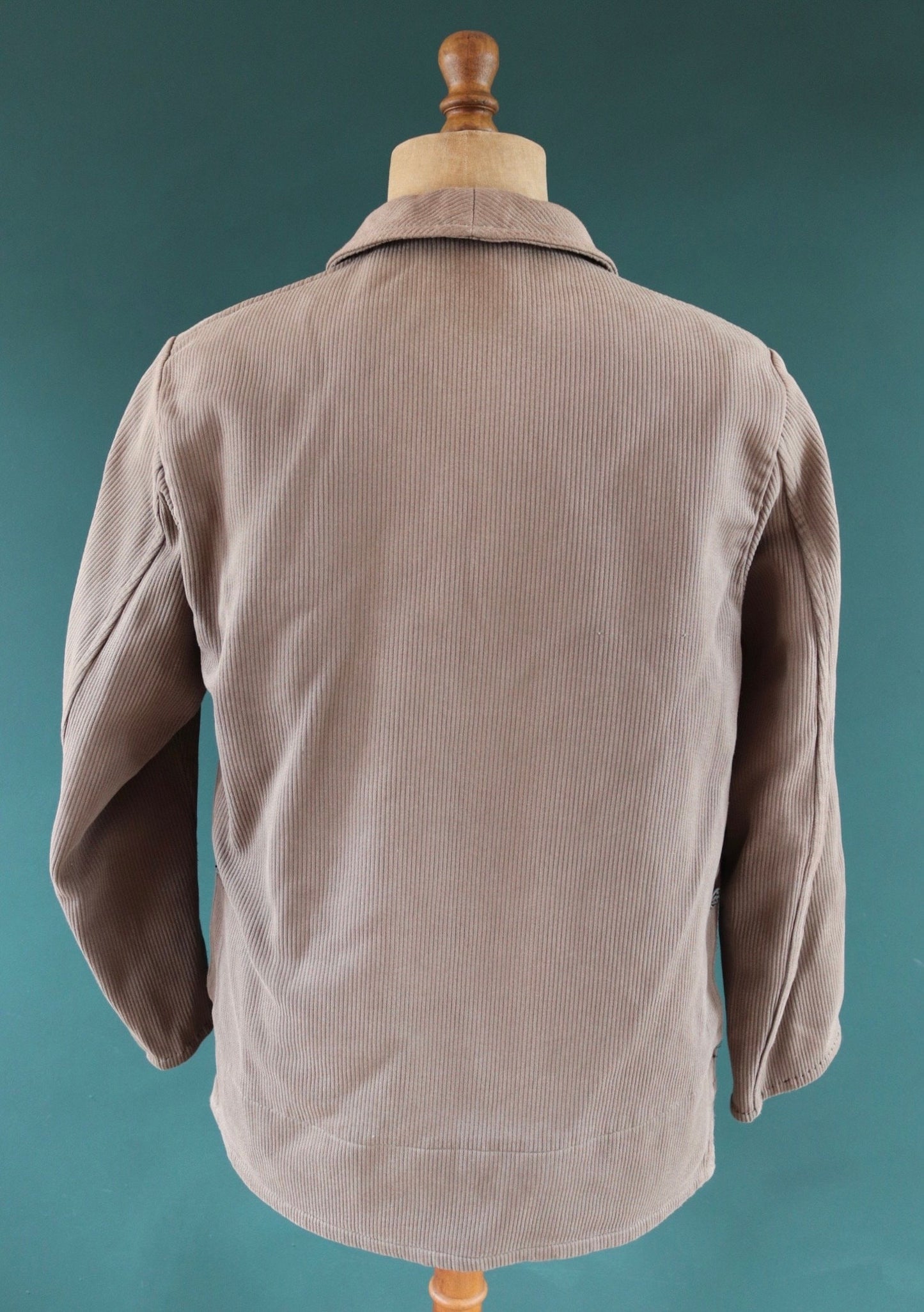 Vintage French workwear jacket 1960s 1970s grey taupe coutil pique corduroy hunting work 43” chest venery animal scene buttons