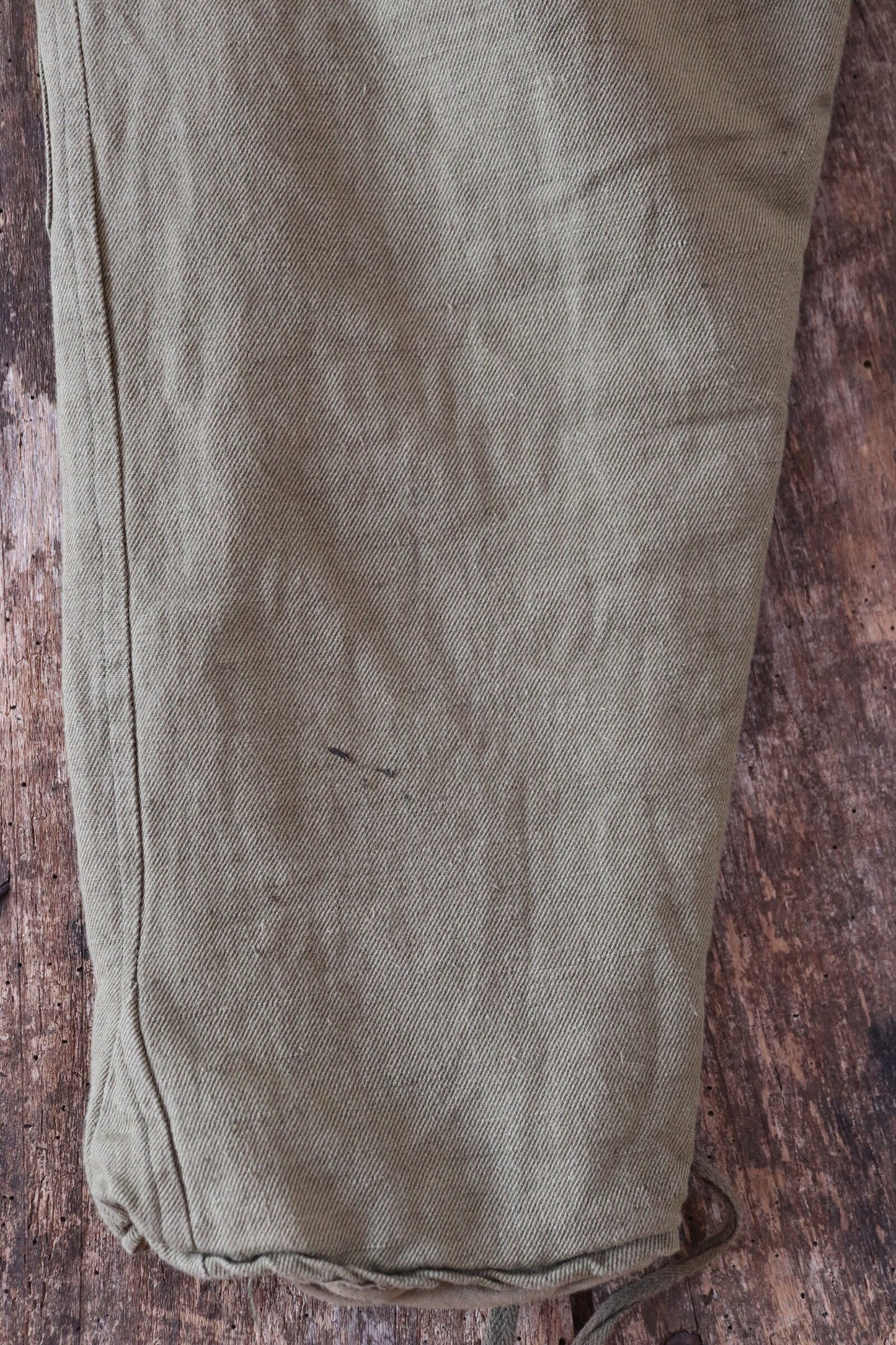 Vintage European green cotton padded insulated military tanker overalls dungarees workwear hunting protective clothing 34” x 28”
