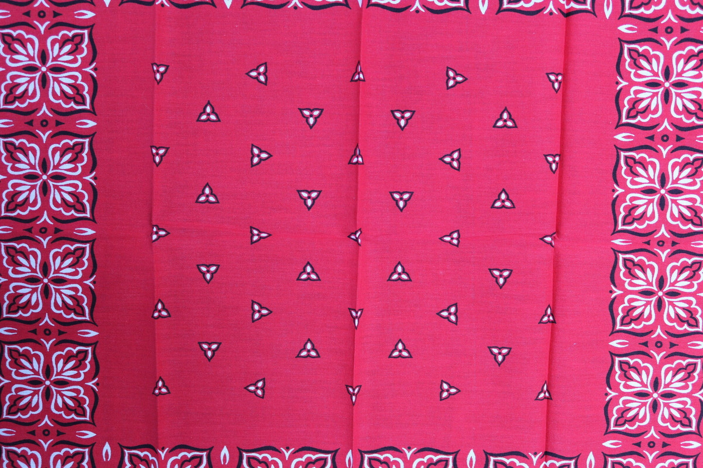 Vintage 1960s 60s turkey red printed bandana pocket square neckerchief 22” x 19” cotton color colour fast workwear RN 14193