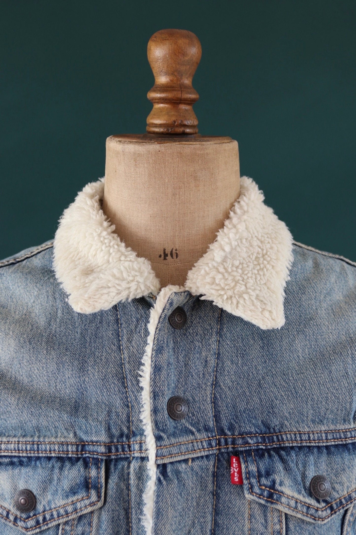 Vintage Levis Levi Strauss shearling sherpa lined mid blue denim trucker jacket red tab small e 40" chest workwear