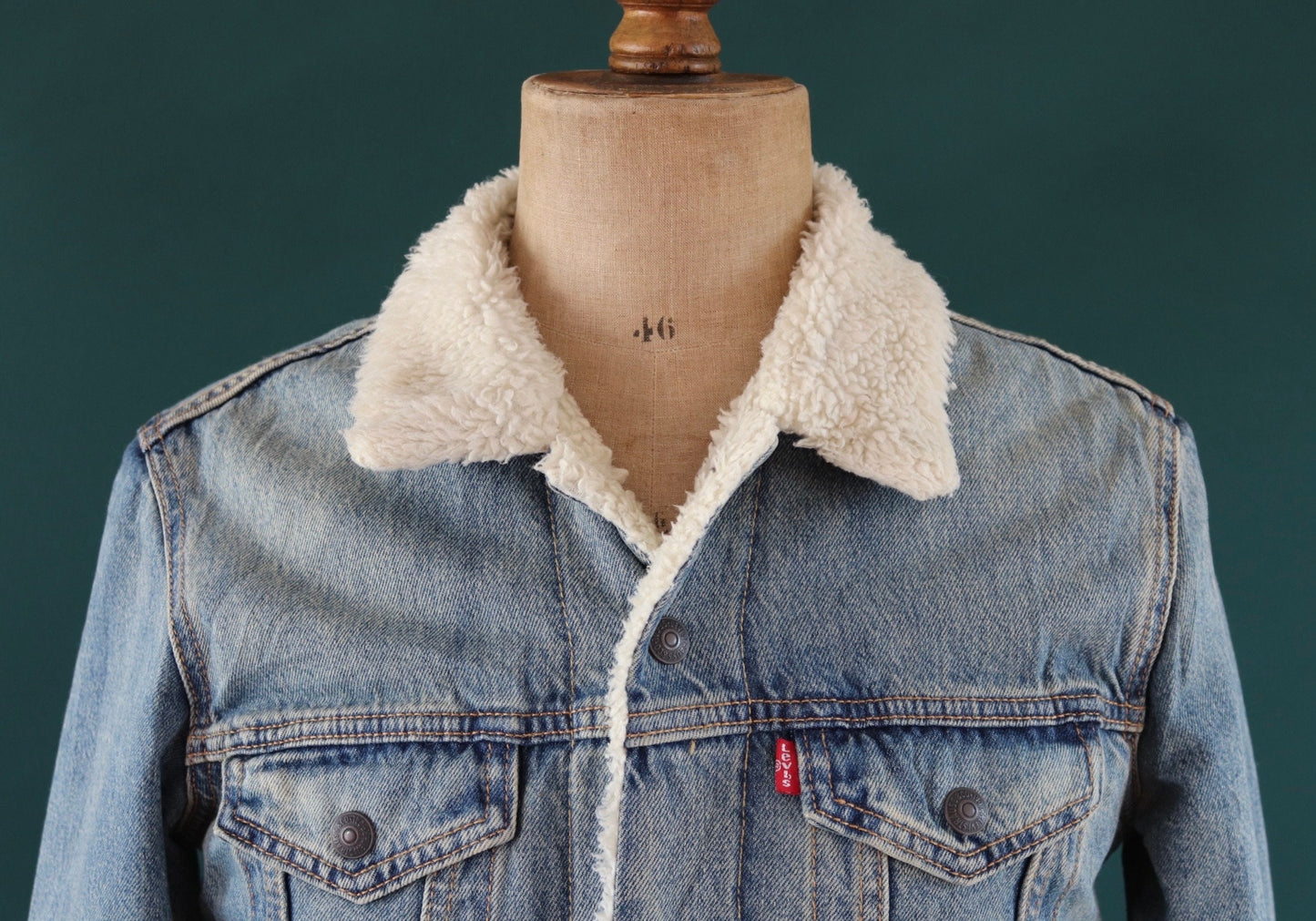 Vintage Levis Levi Strauss shearling sherpa lined mid blue denim trucker jacket red tab small e 40" chest workwear