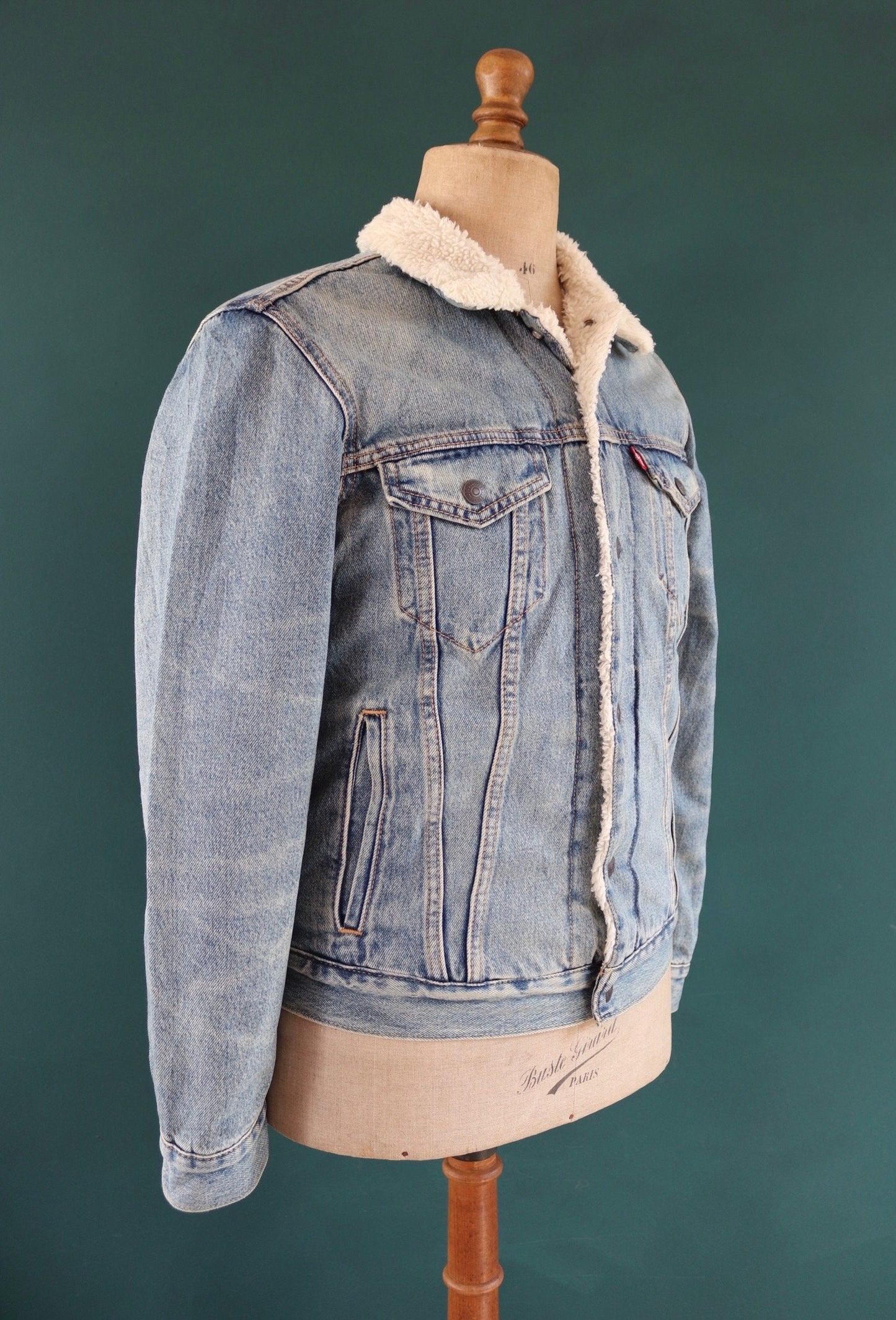 Vintage Levis Levi Strauss shearling sherpa lined mid blue denim trucker jacket red tab small e 40" chest workwear
