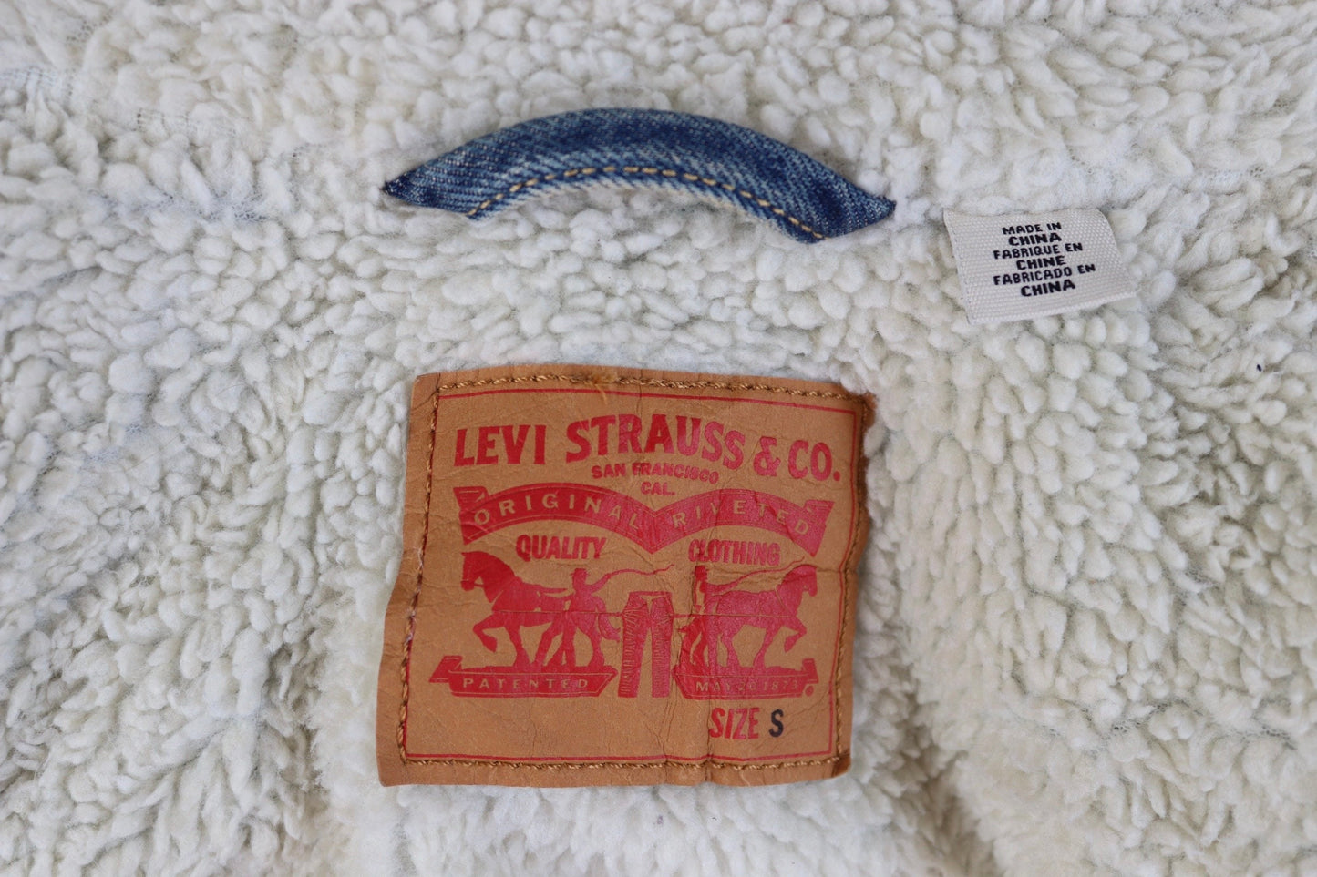 Vintage Levis Levi Strauss shearling sherpa lined mid blue denim trucker jacket red tab small e 40" chest workwear