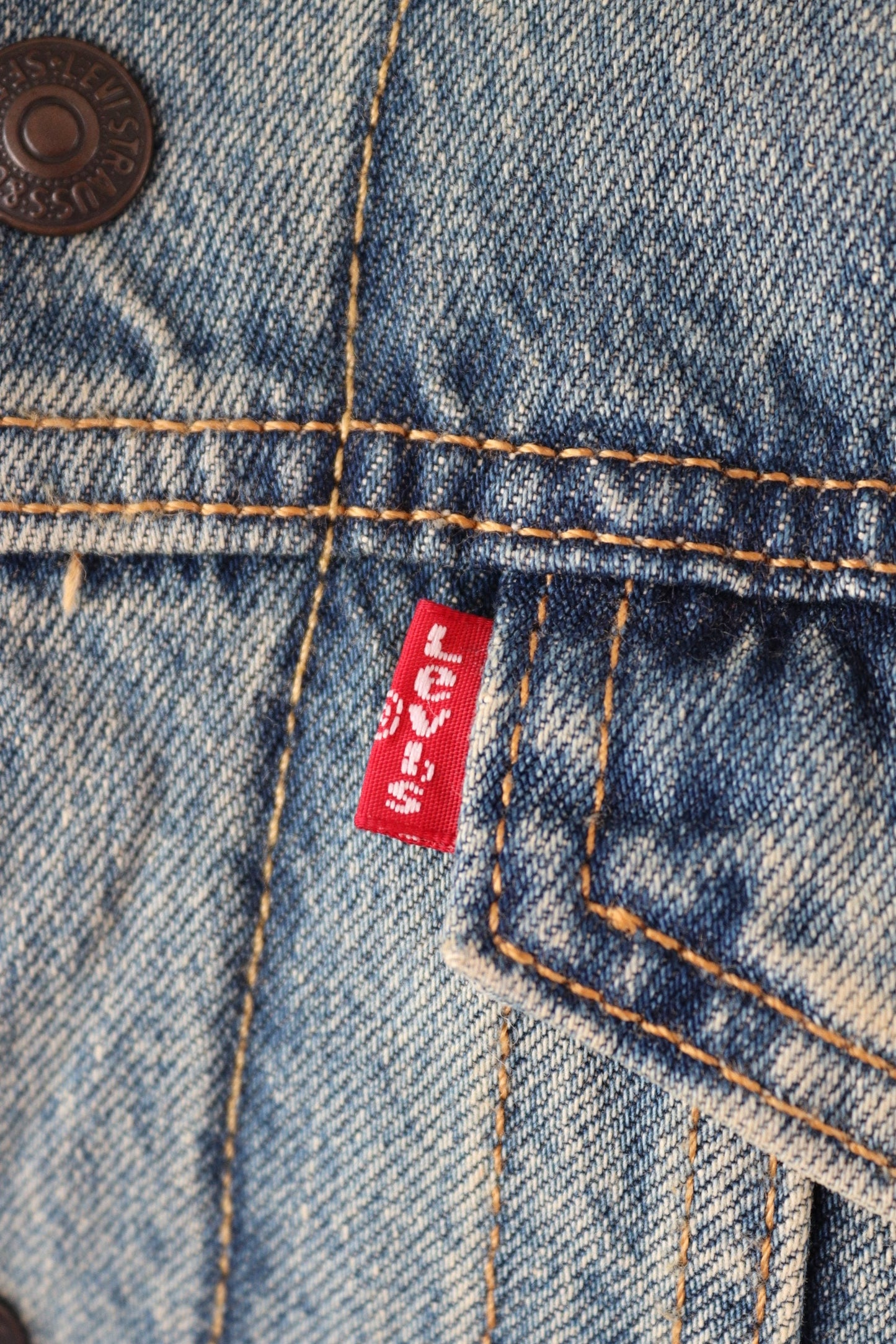 Vintage Levis Levi Strauss shearling sherpa lined mid blue denim trucker jacket red tab small e 40" chest workwear