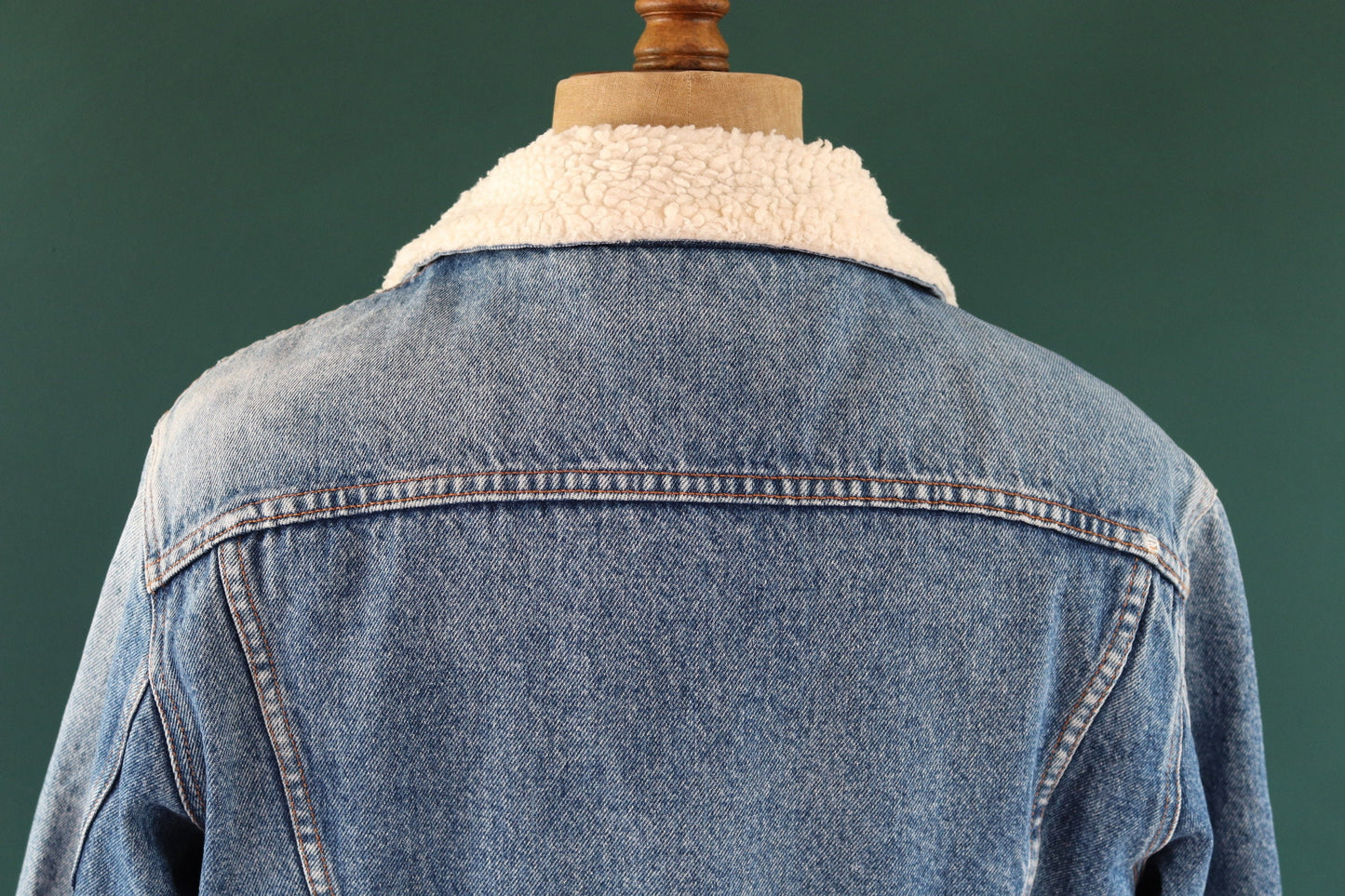 Vintage 1980s 80s Levis Levi Strauss 70608 shearling sherpa lined mid blue denim trucker jacket red tab small e 46" chest workwear